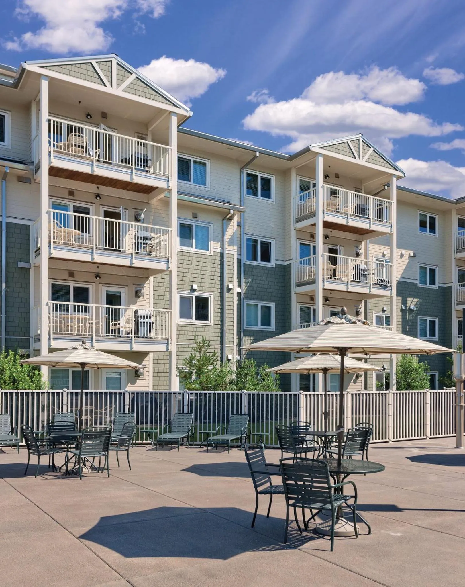 Swimming pool in WorldMark Long Beach
