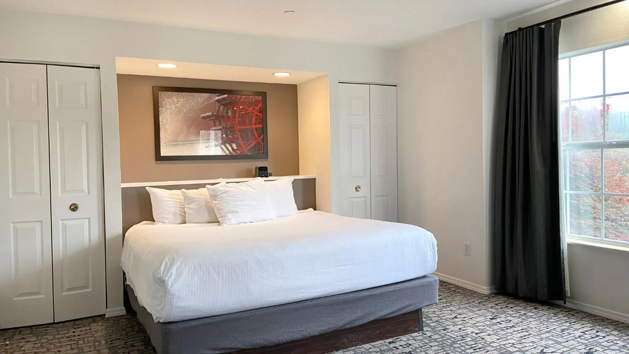 Bedroom, Bed in Club Wyndham Branson at The Falls