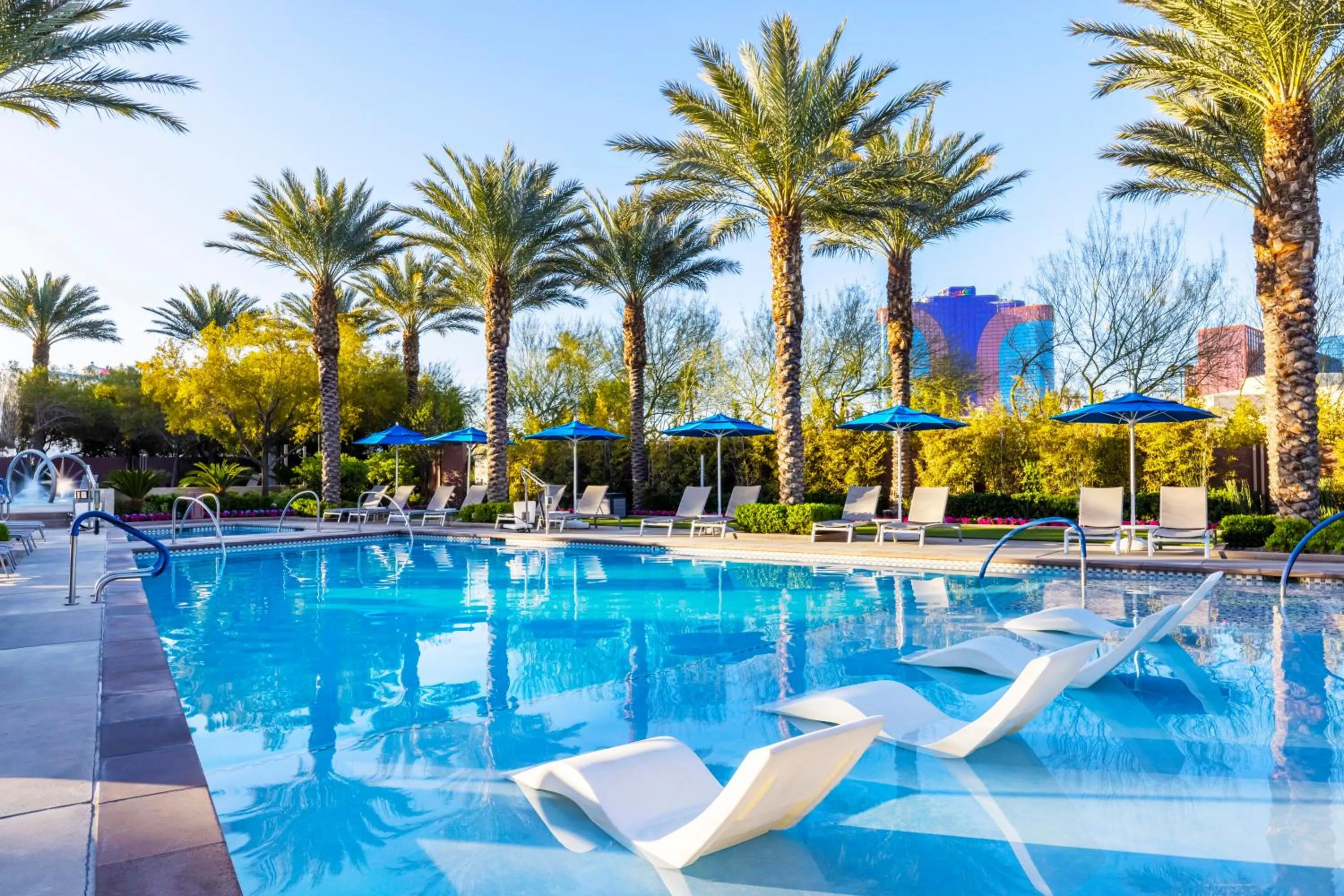 Swimming pool in Club Wyndham Desert Blue