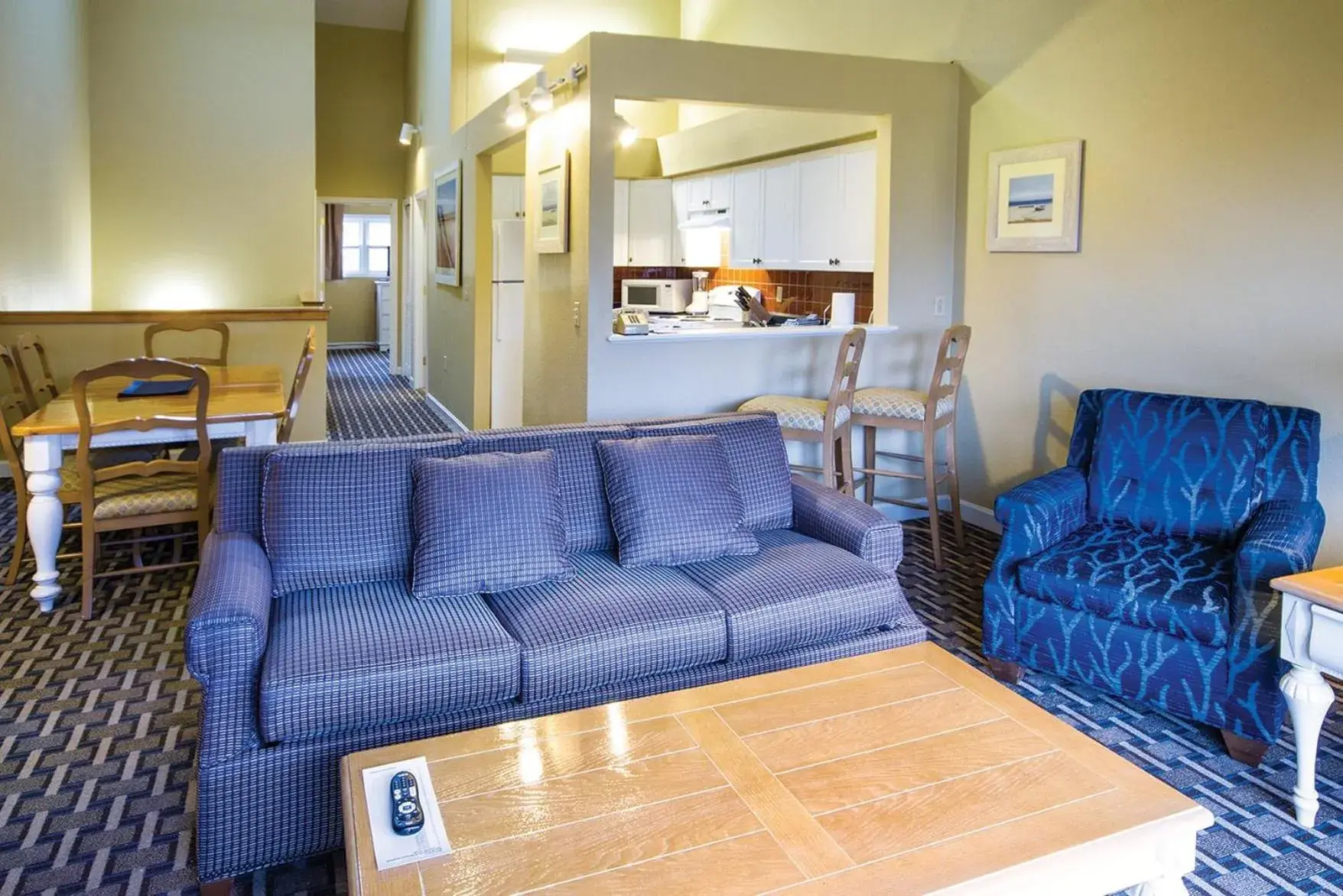 Photo of the whole room in Club Wyndham Newport Overlook Photo of the whole room in Club Wyndham Newport Overlook