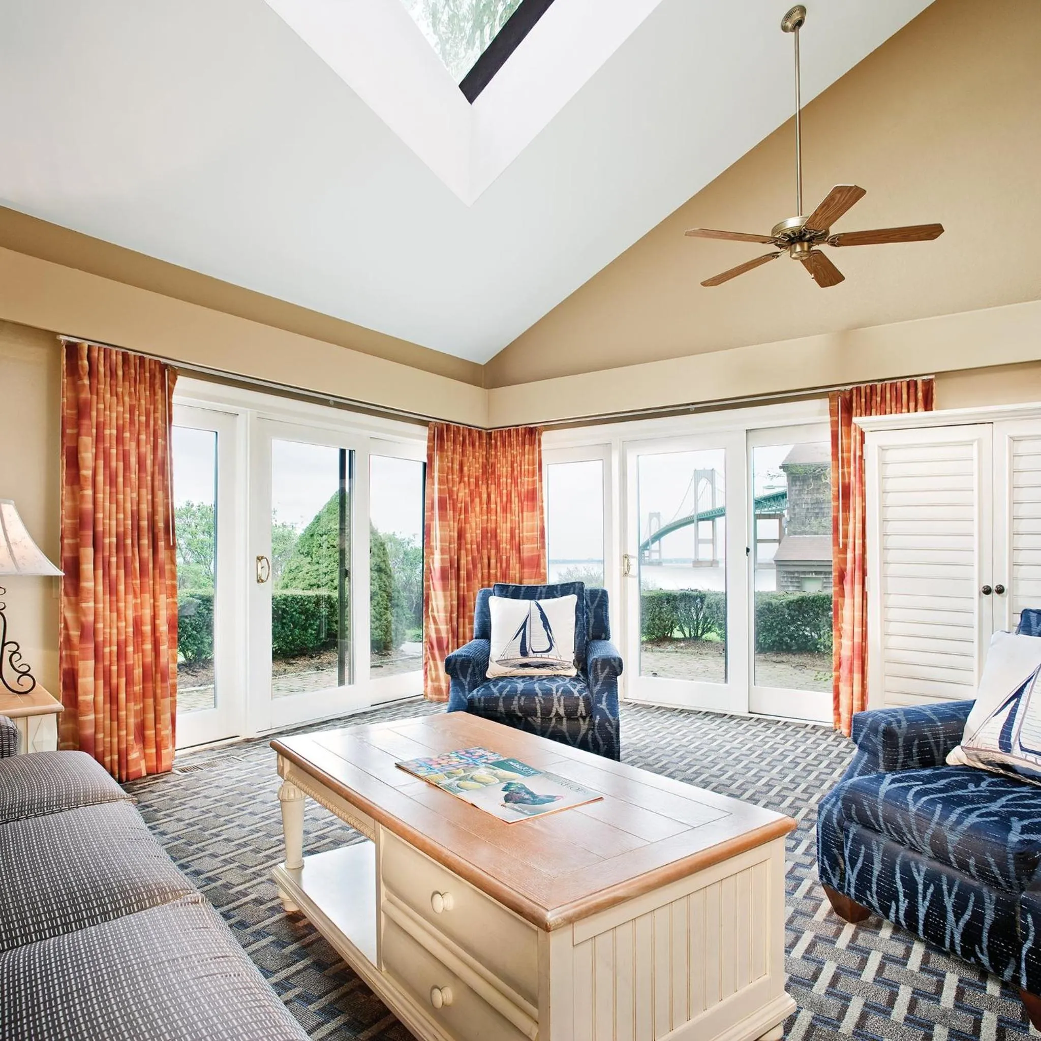 Photo of the whole room in Club Wyndham Newport Overlook