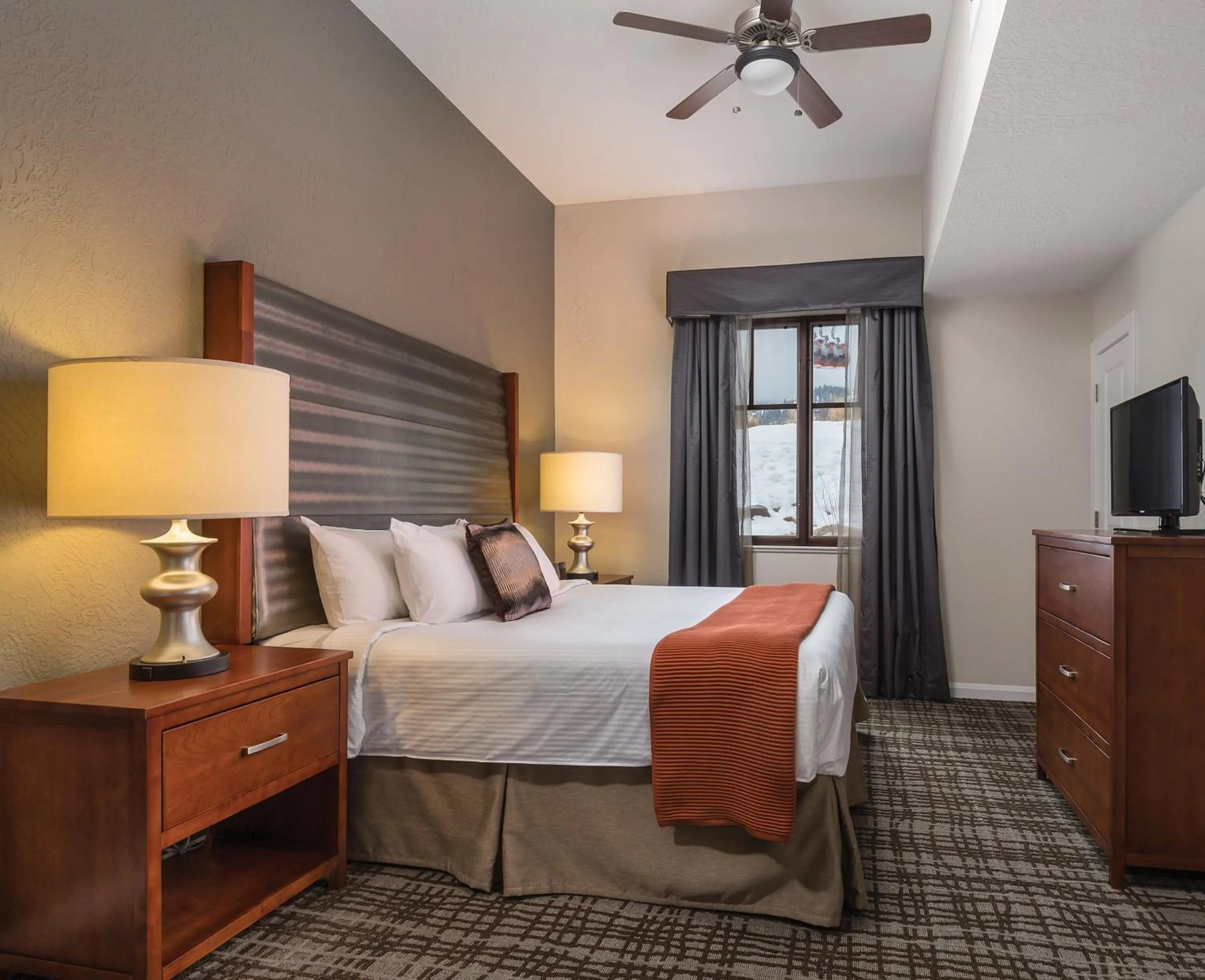 Photo of the whole room, Bed in Club Wyndham Park City