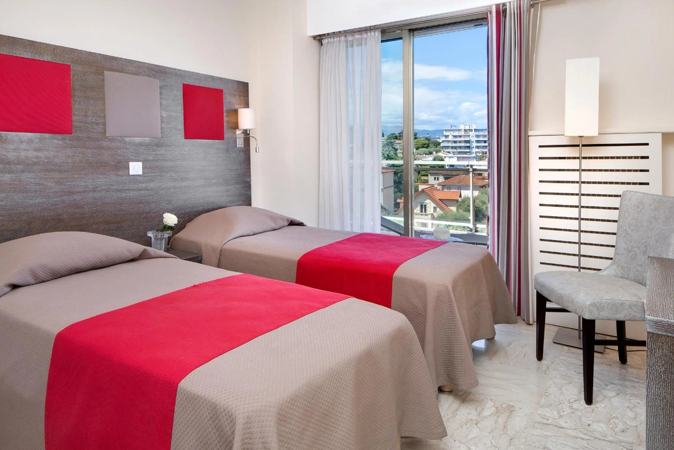 Balcony/Terrace, Bed in The Originals Résidence, Les Strélitzias