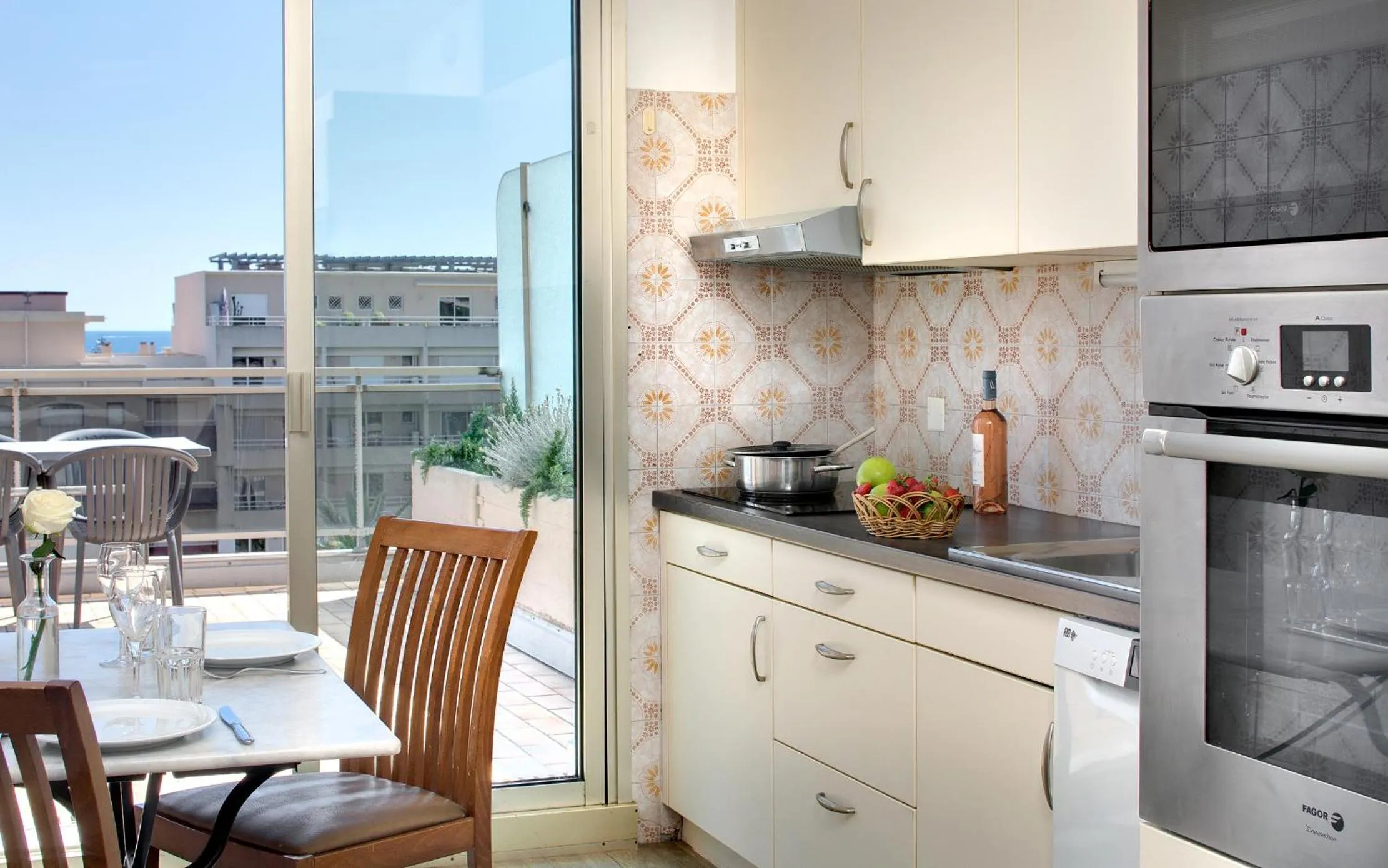 Summer in The Originals Résidence, Les Strélitzias