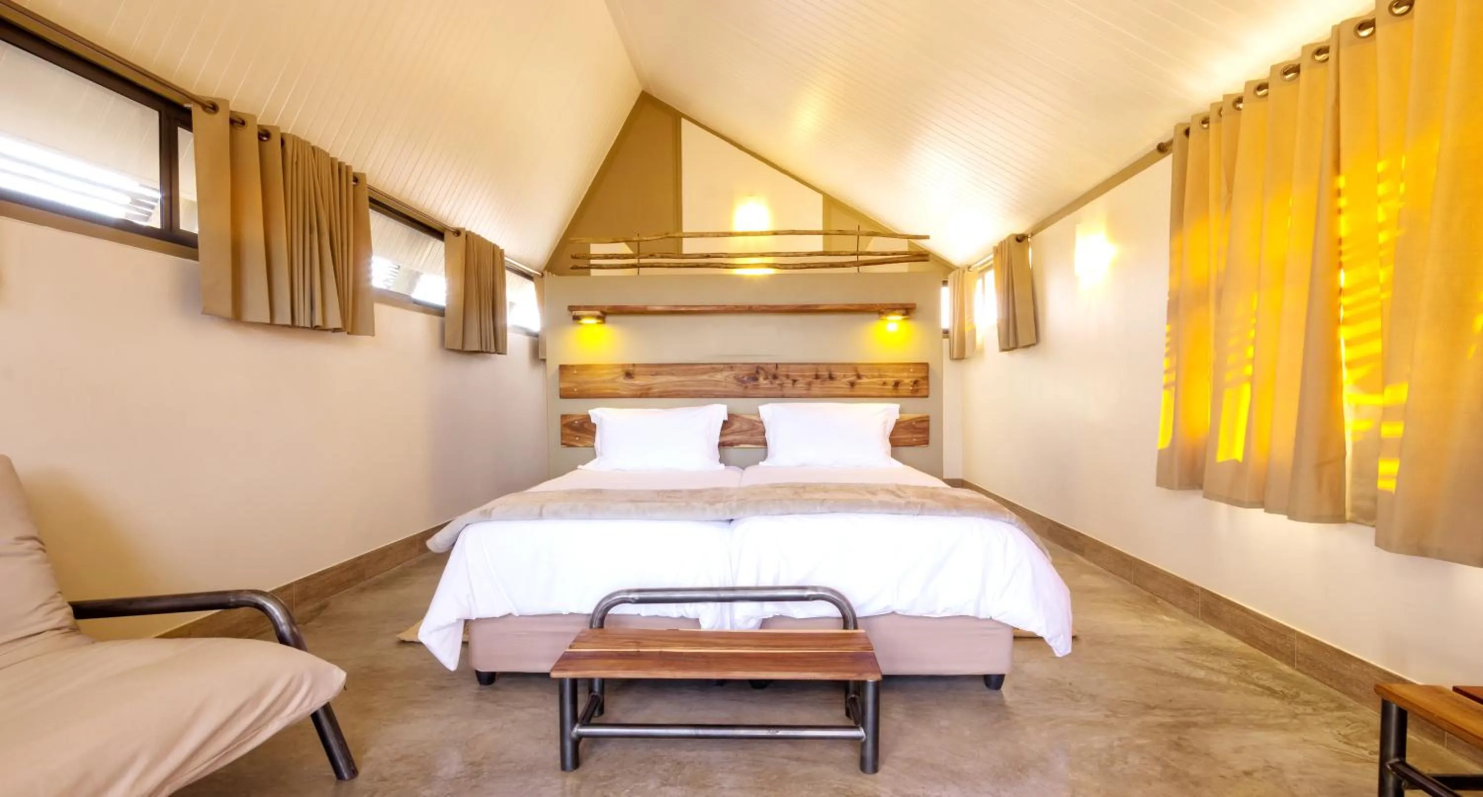 Photo of the whole room, Bed in Desert Quiver Camp