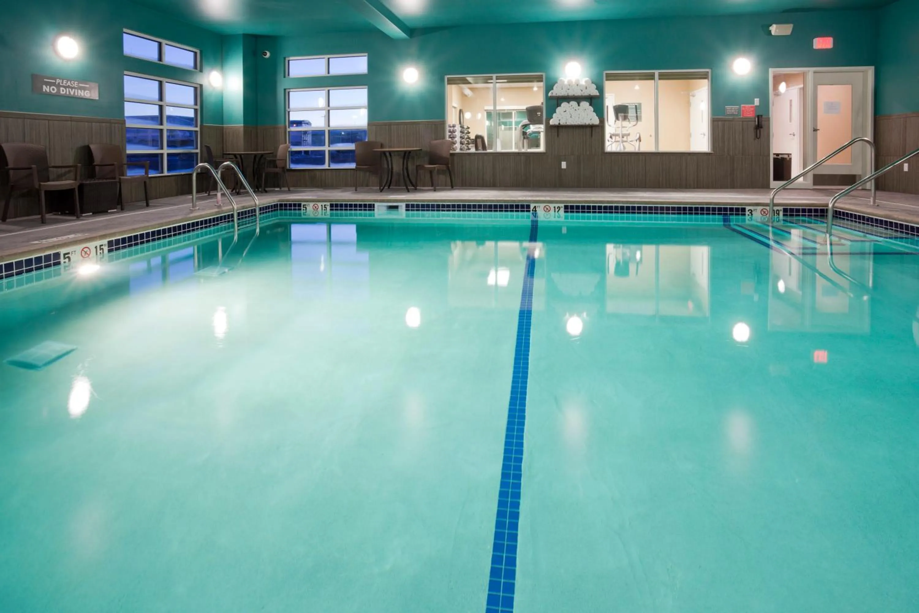 Swimming pool in GrandStay Hotel & Suites Valley City