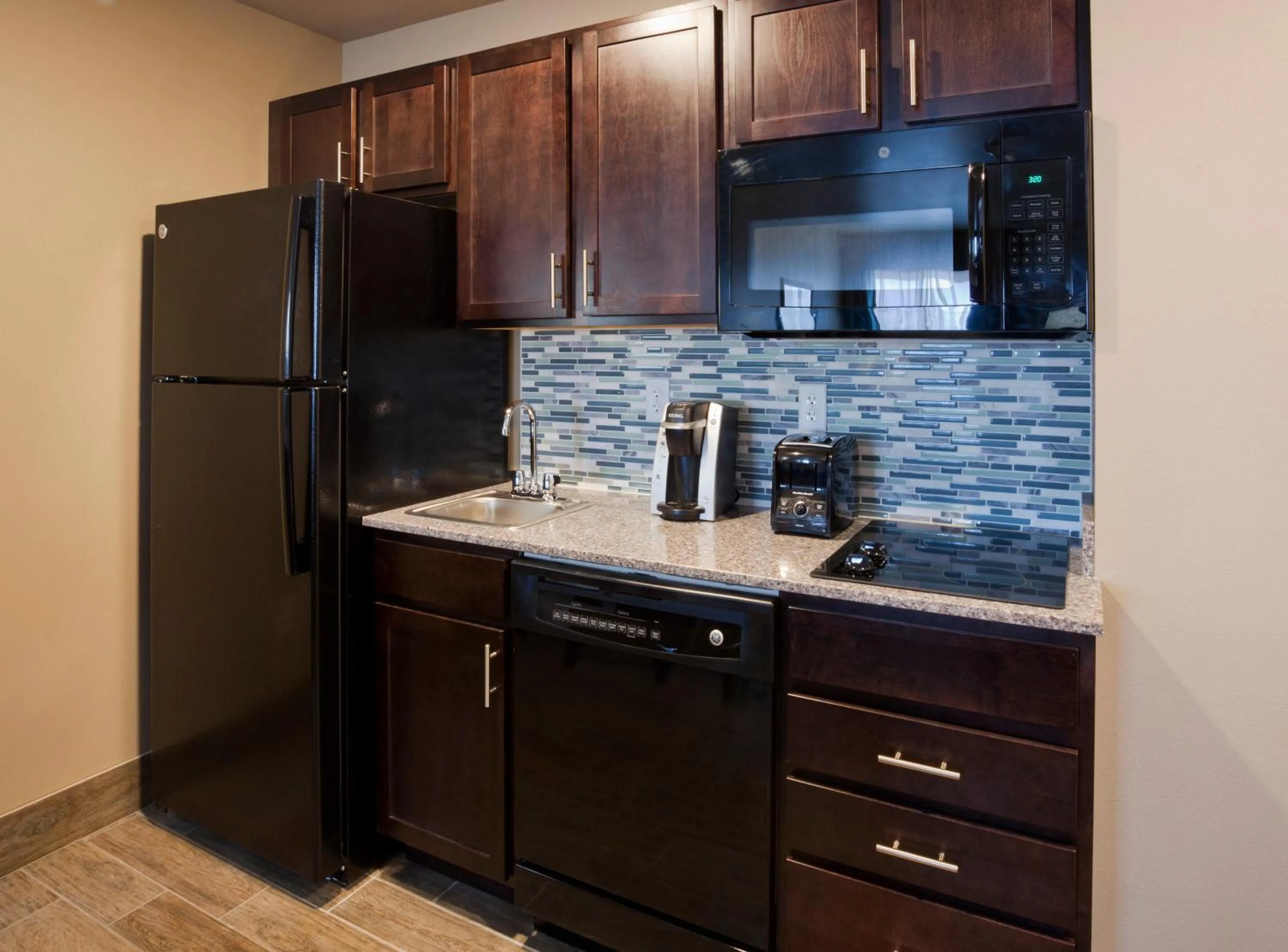 Kitchen or kitchenette in GrandStay Hotel & Suites Valley City