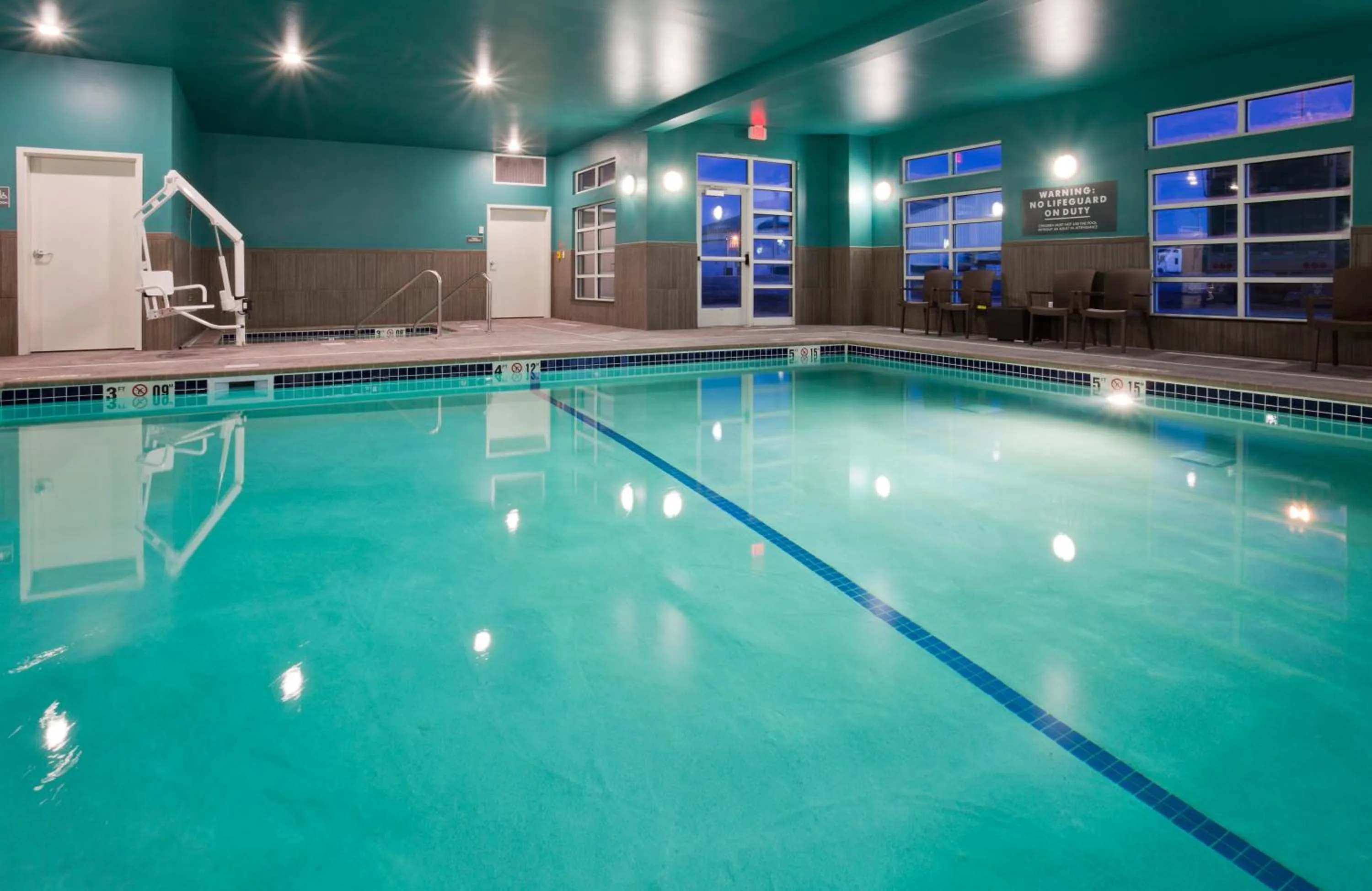 Swimming pool in GrandStay Hotel & Suites Valley City