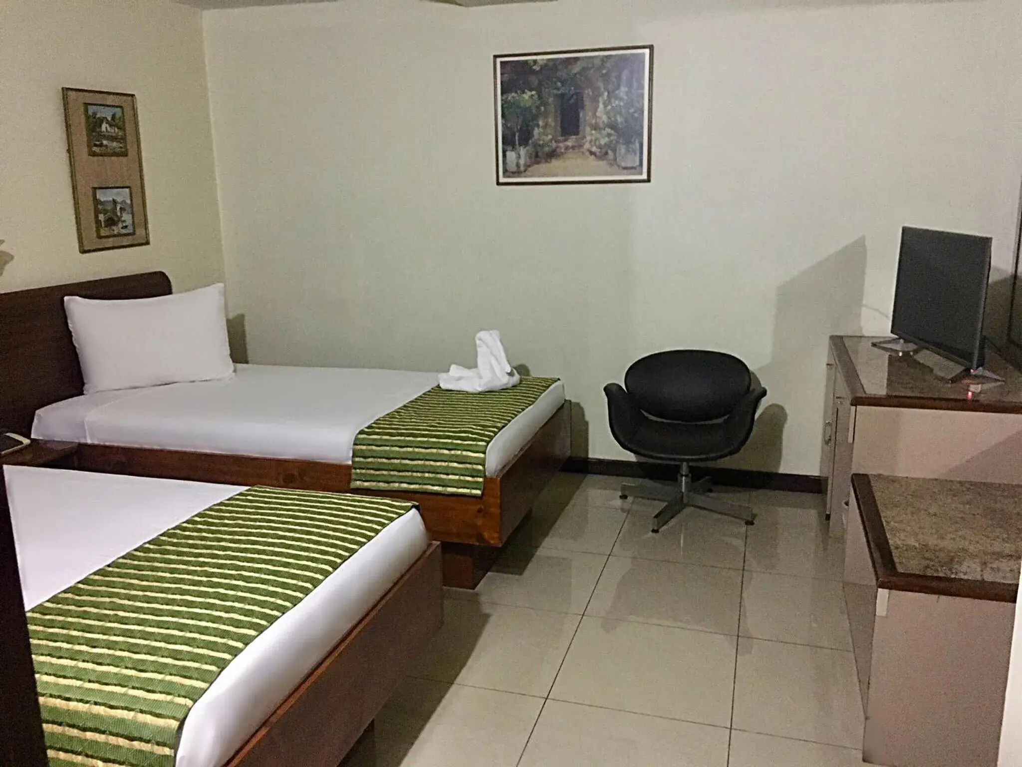 Standard Twin Room in Hotel Ambassador Standard Twin Room in Hotel Ambassador