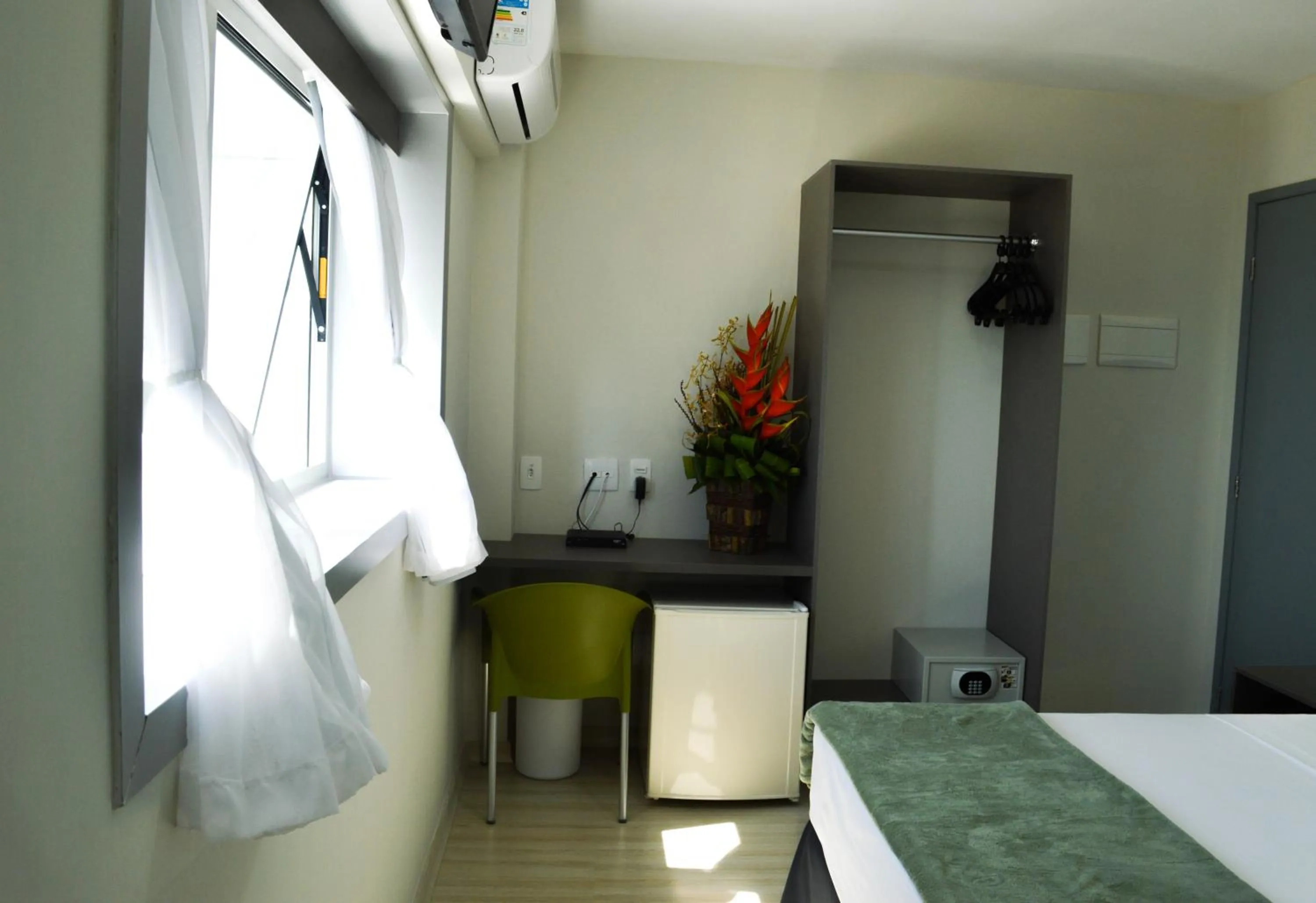 Property building, Bed in Pajuçara Hotel Express