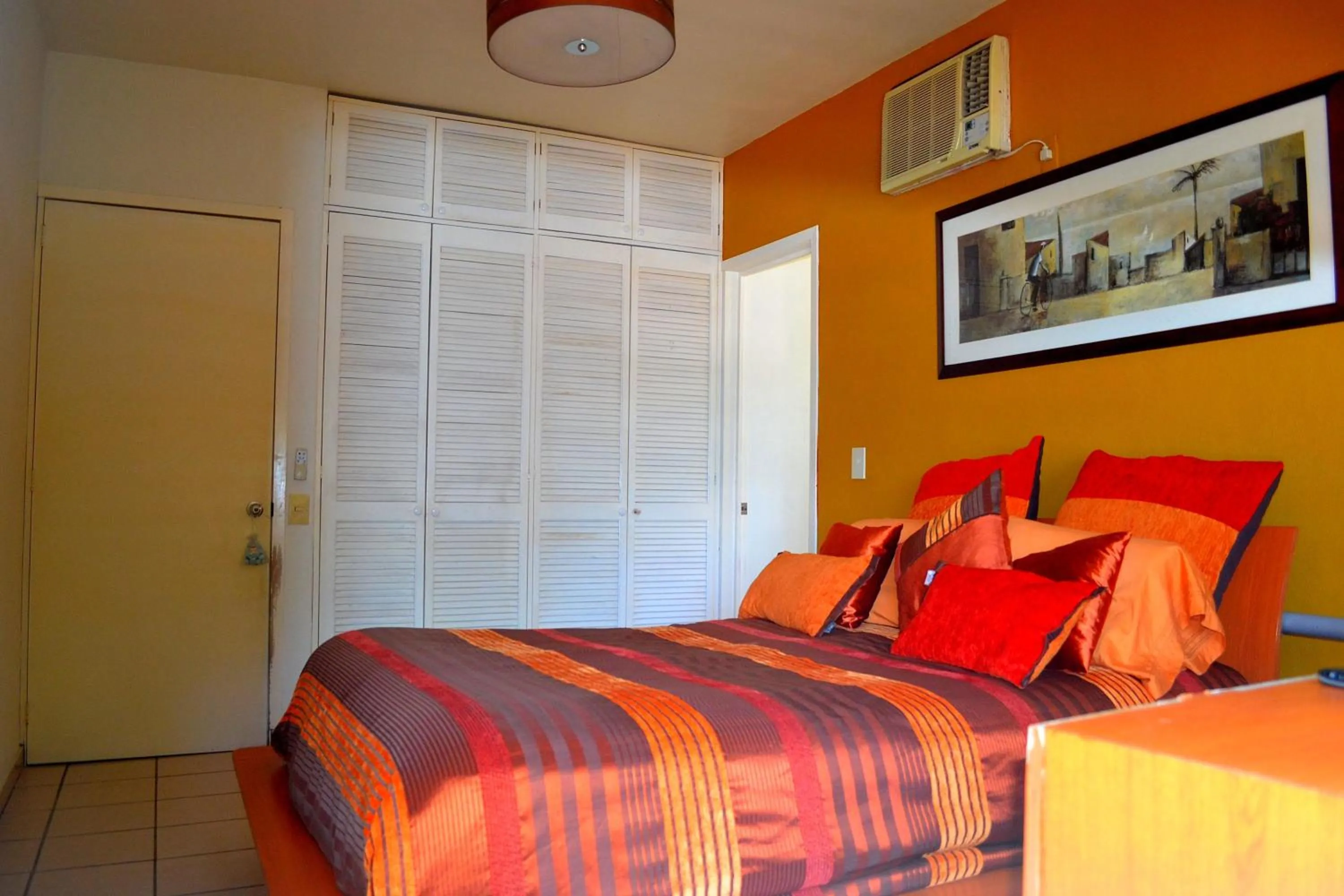 Photo of the whole room, Bed in Condo Selva Alta