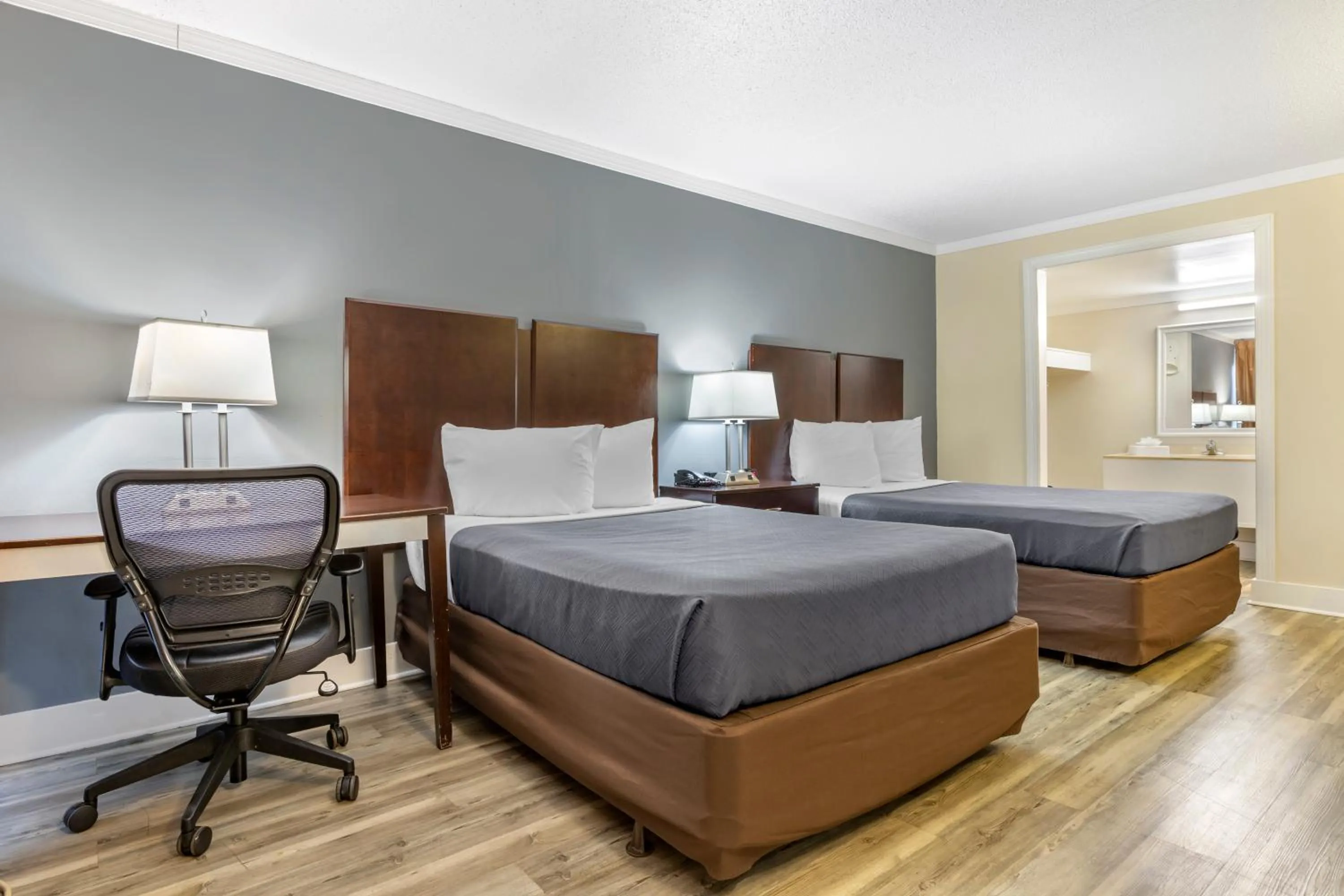 Bed in Econo-Lodge of Conway