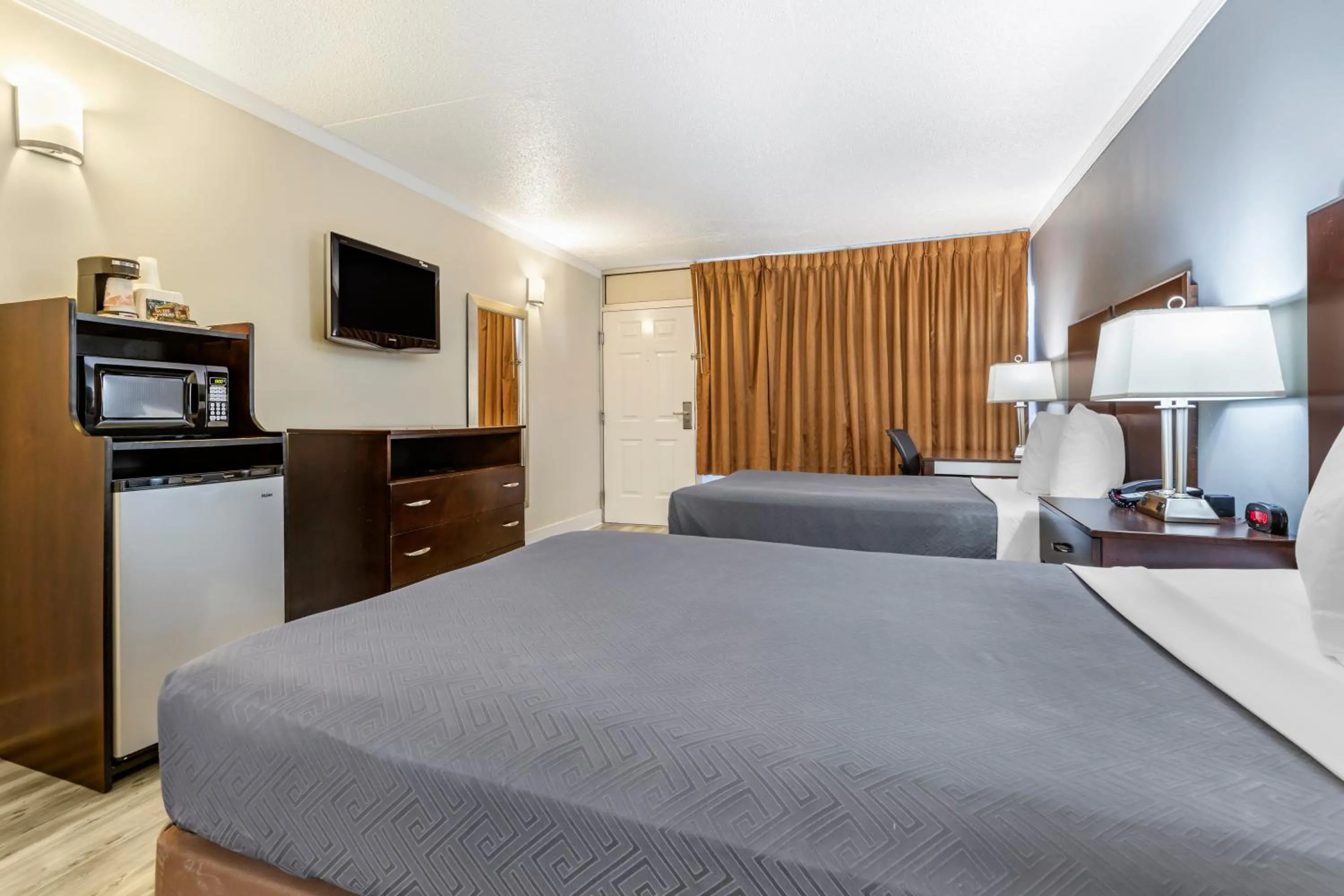 Bed in Econo-Lodge of Conway