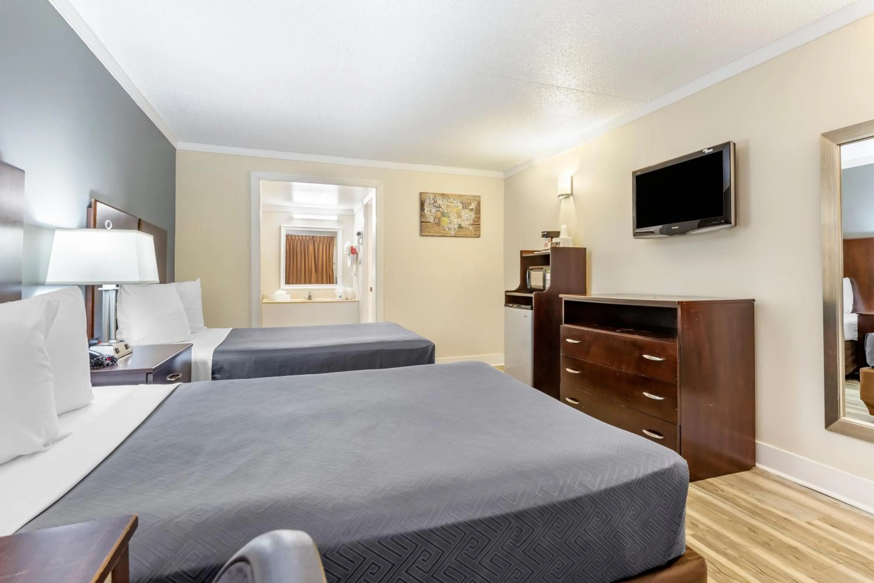 Bed in Econo-Lodge of Conway