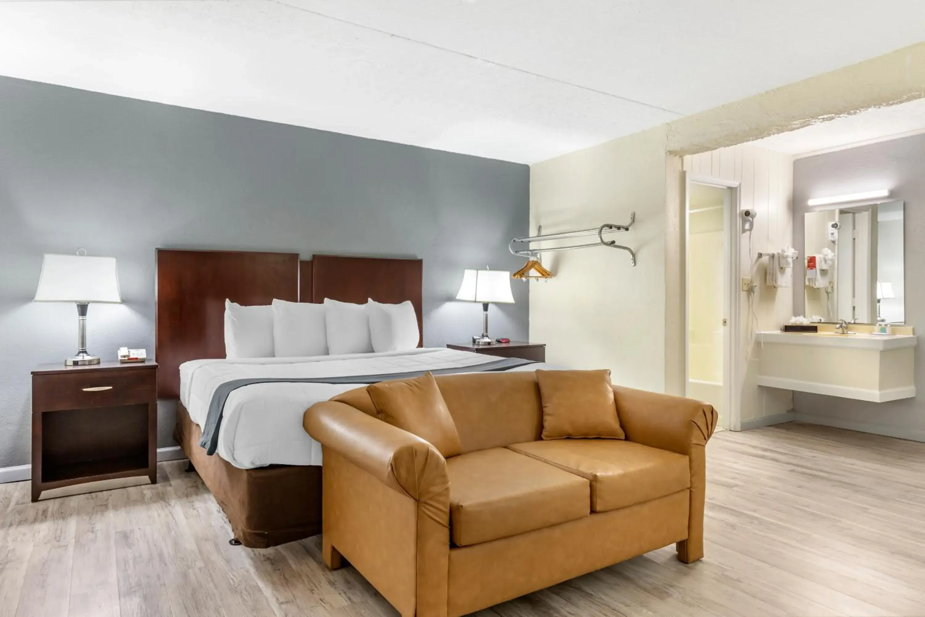 Bed in Econo-Lodge of Conway Bed in Econo-Lodge of Conway