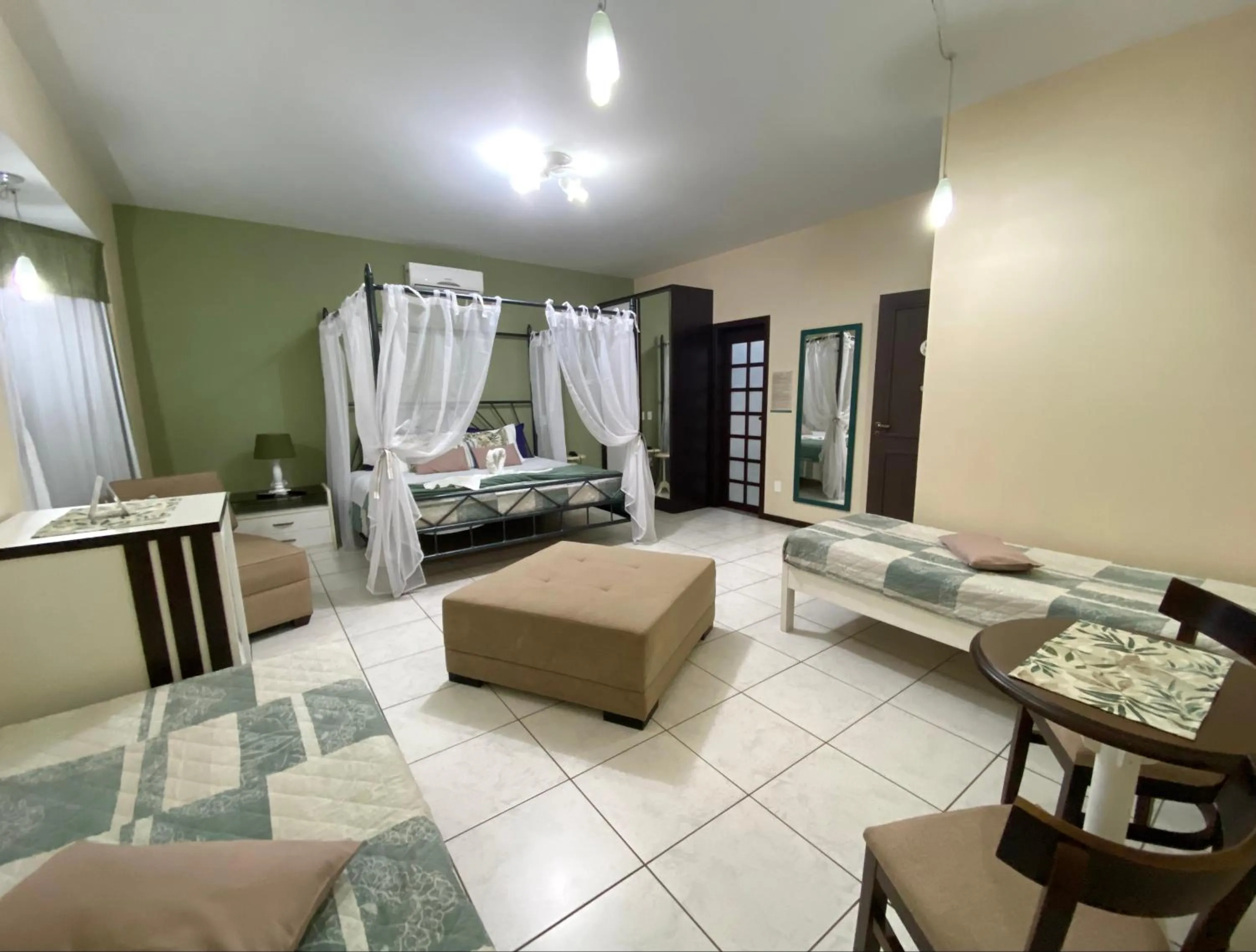 Photo of the whole room, Bed in Pousada Canasvieiras