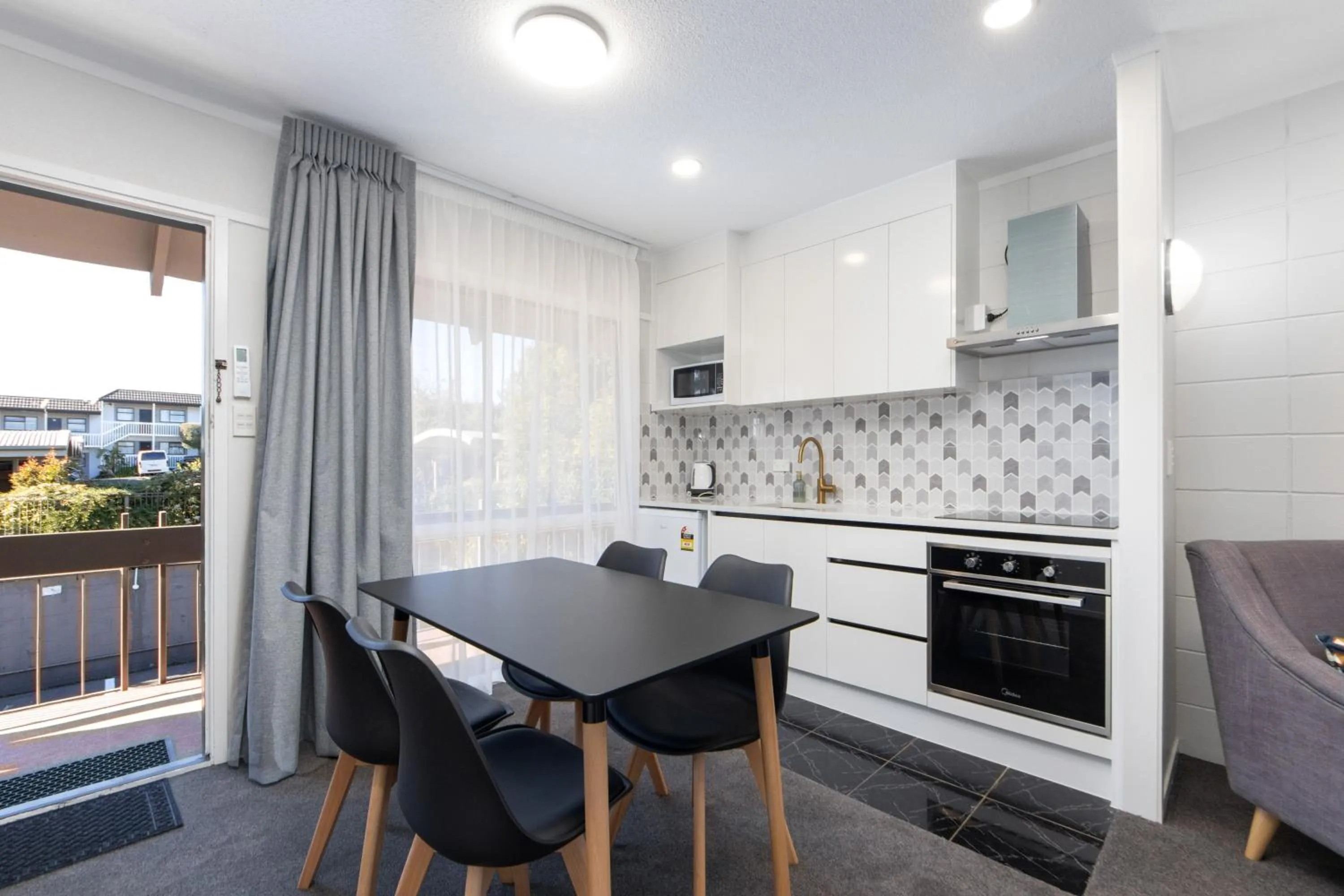 Kitchen or kitchenette in Epsom Motel