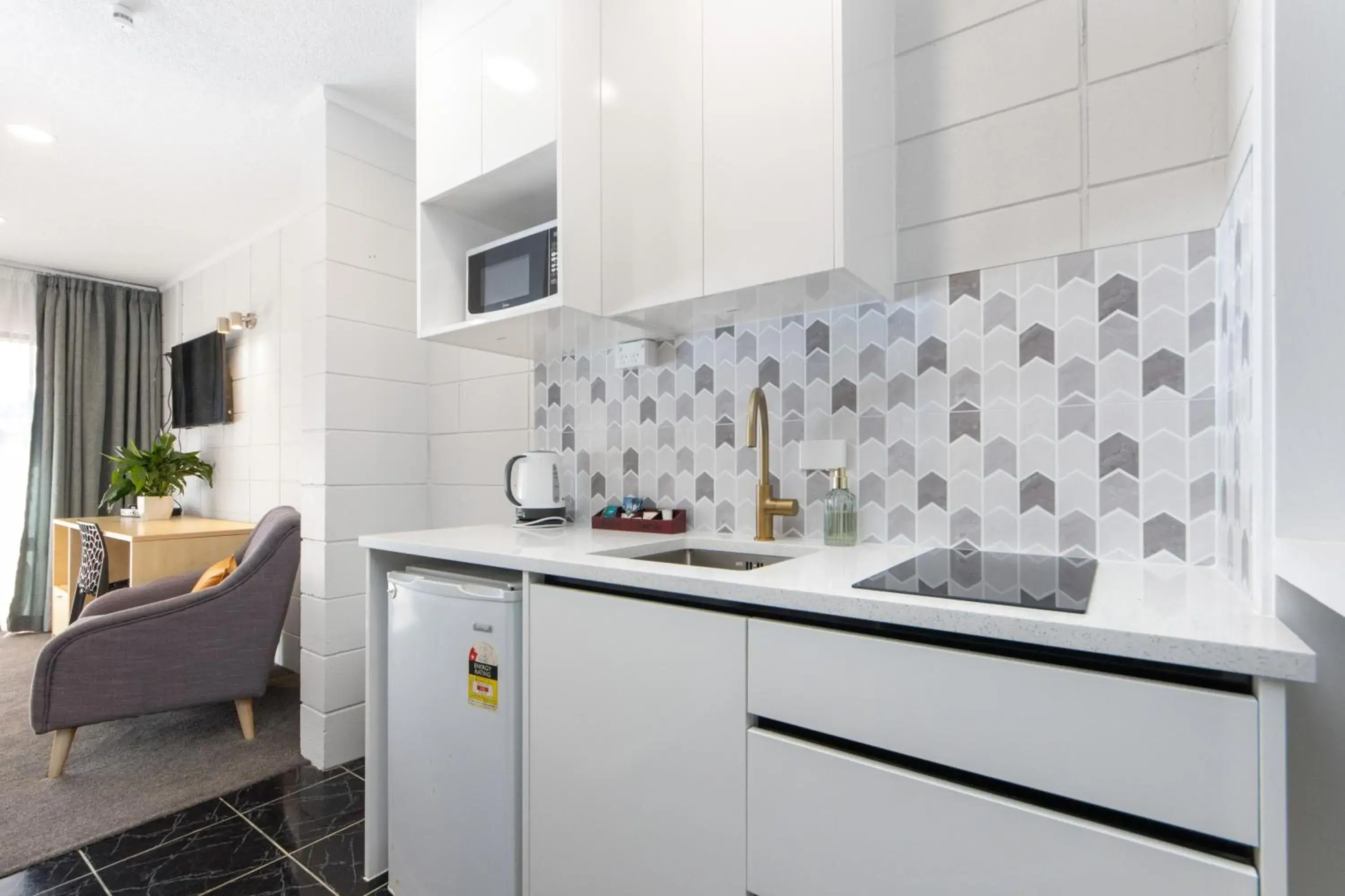 Kitchen or kitchenette in Epsom Motel Kitchen or kitchenette in Epsom Motel