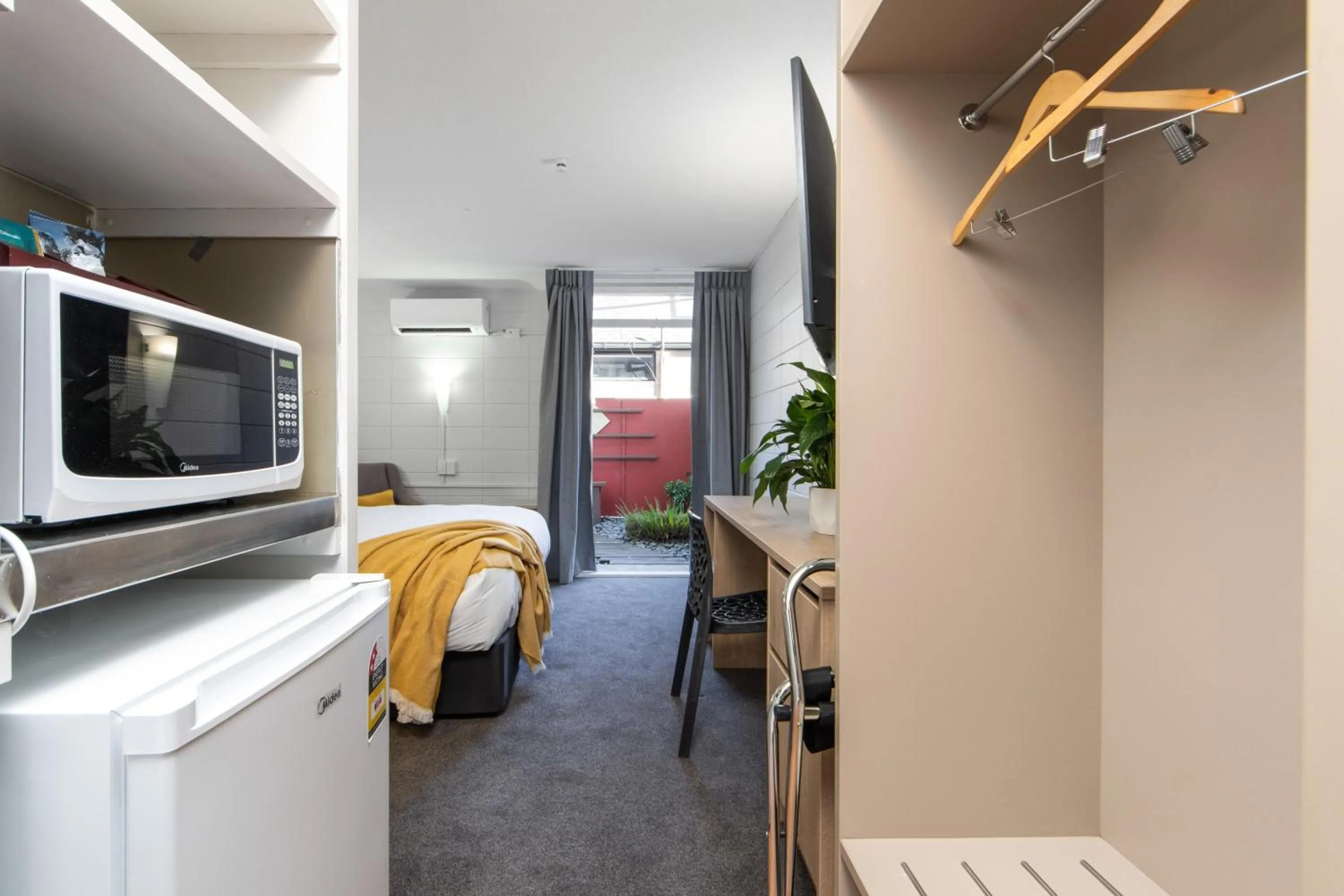 Photo of the whole room, Bed in Epsom Motel