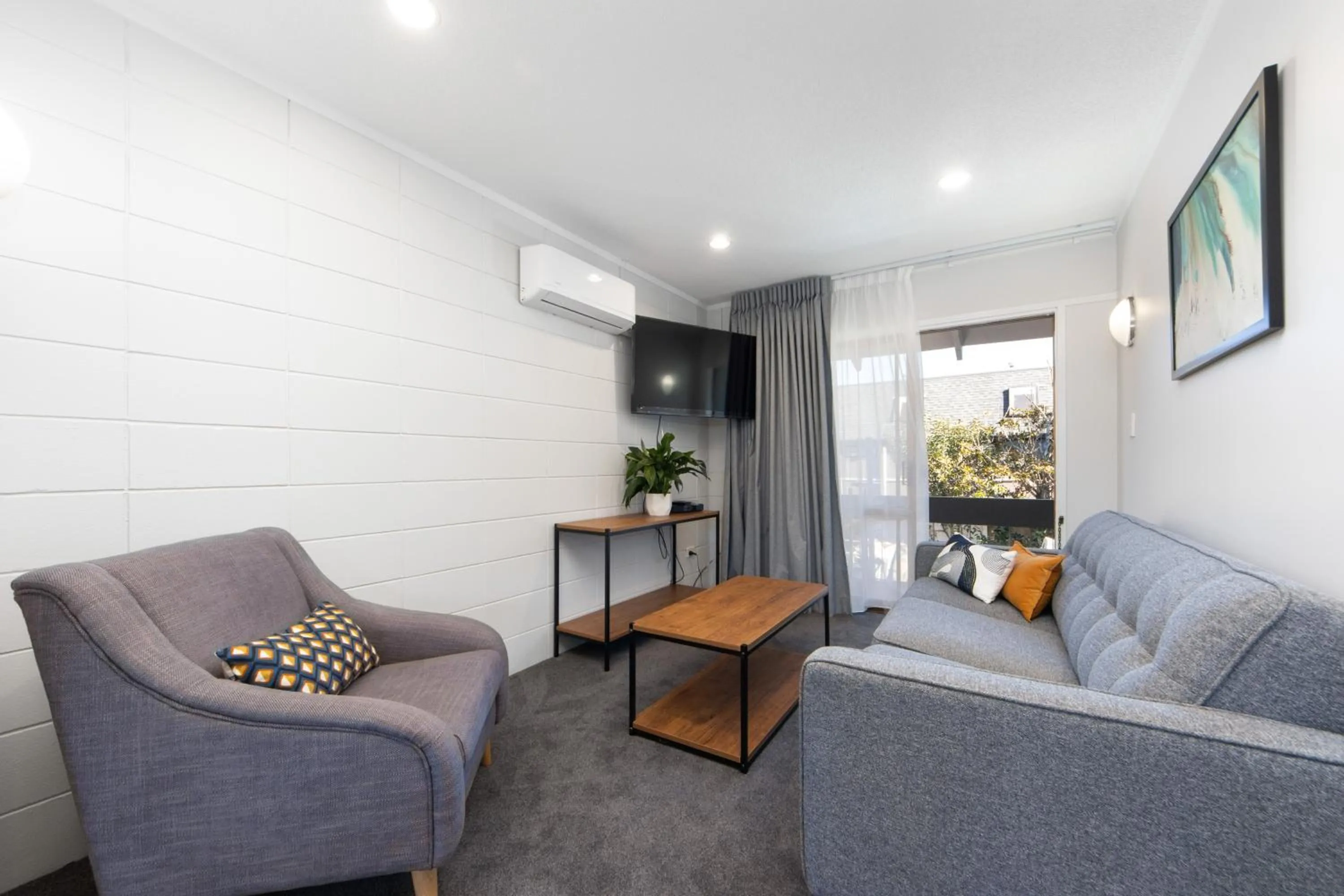 Living room in Epsom Motel