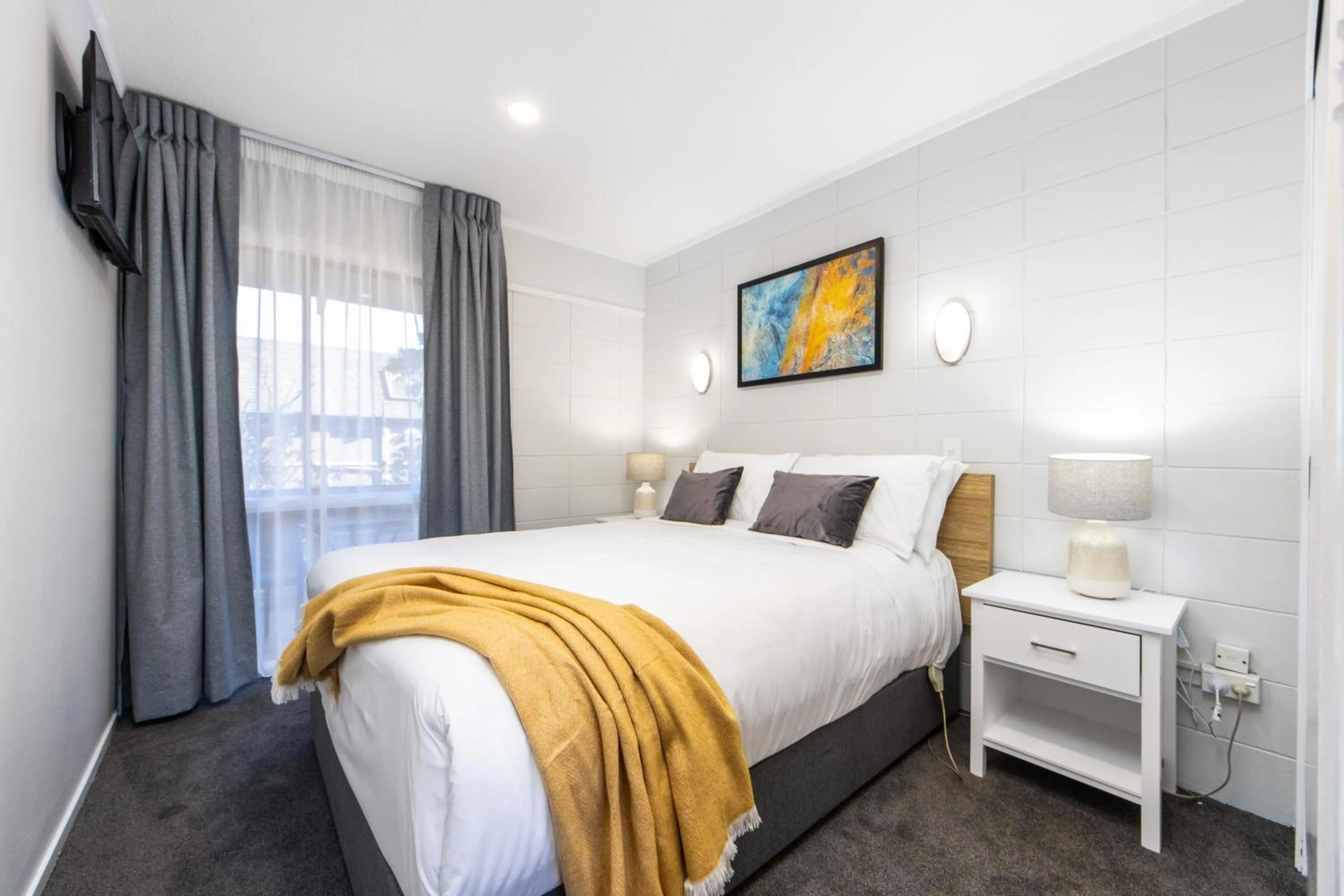 Bedroom, Bed in Epsom Motel