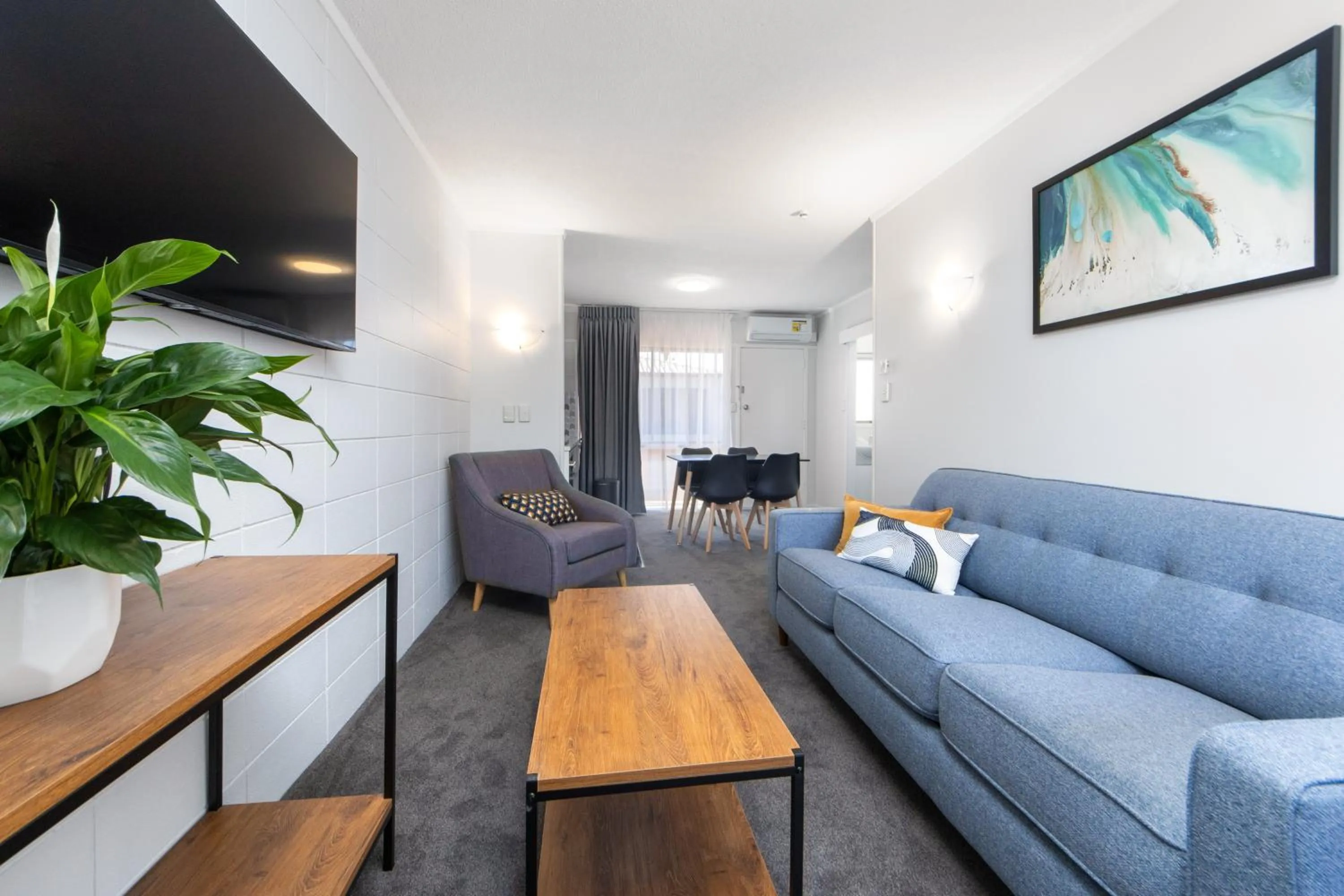 Living room in Epsom Motel