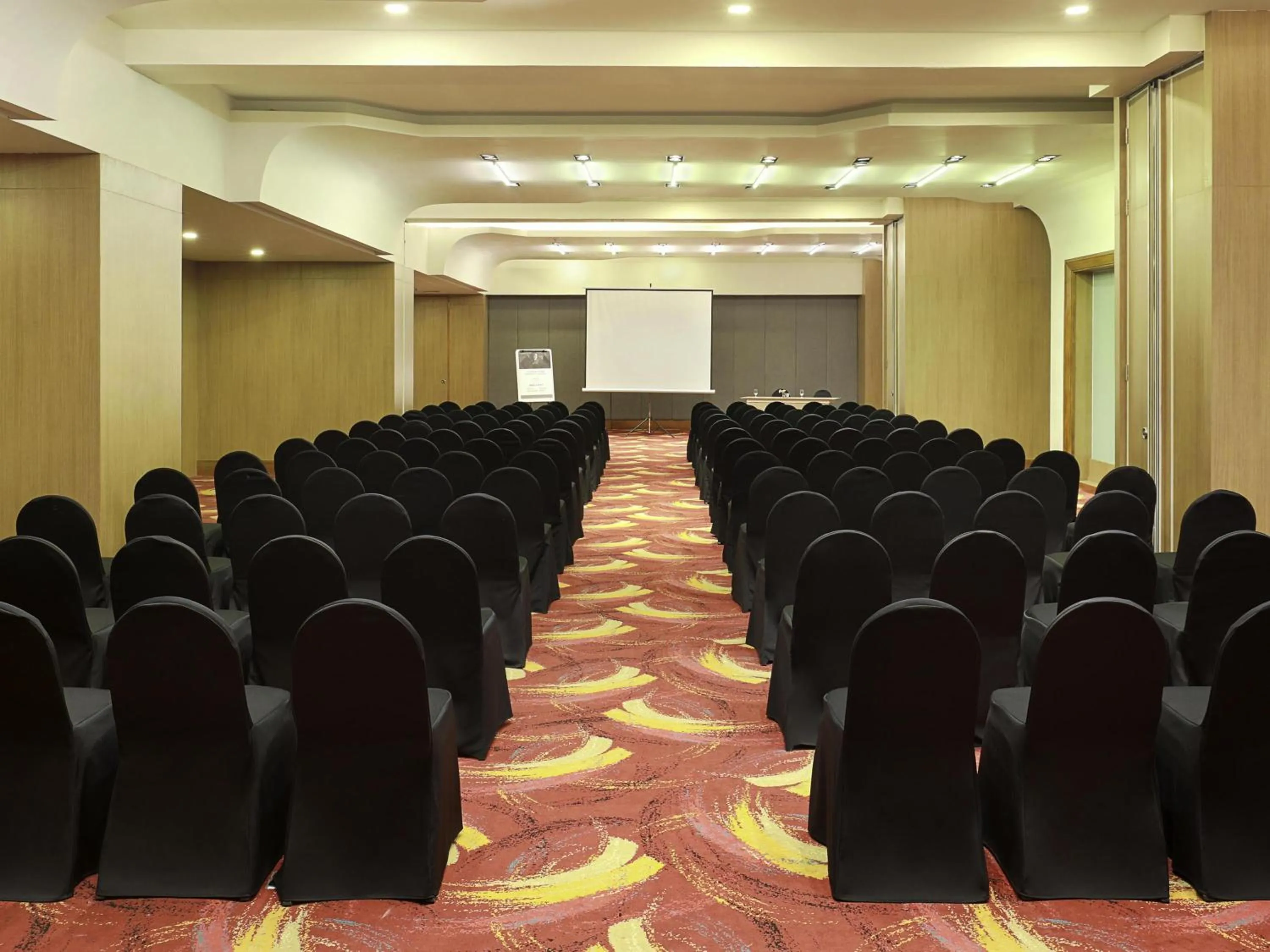 Meeting/conference room in Mercure Bandung Nexa Supratman