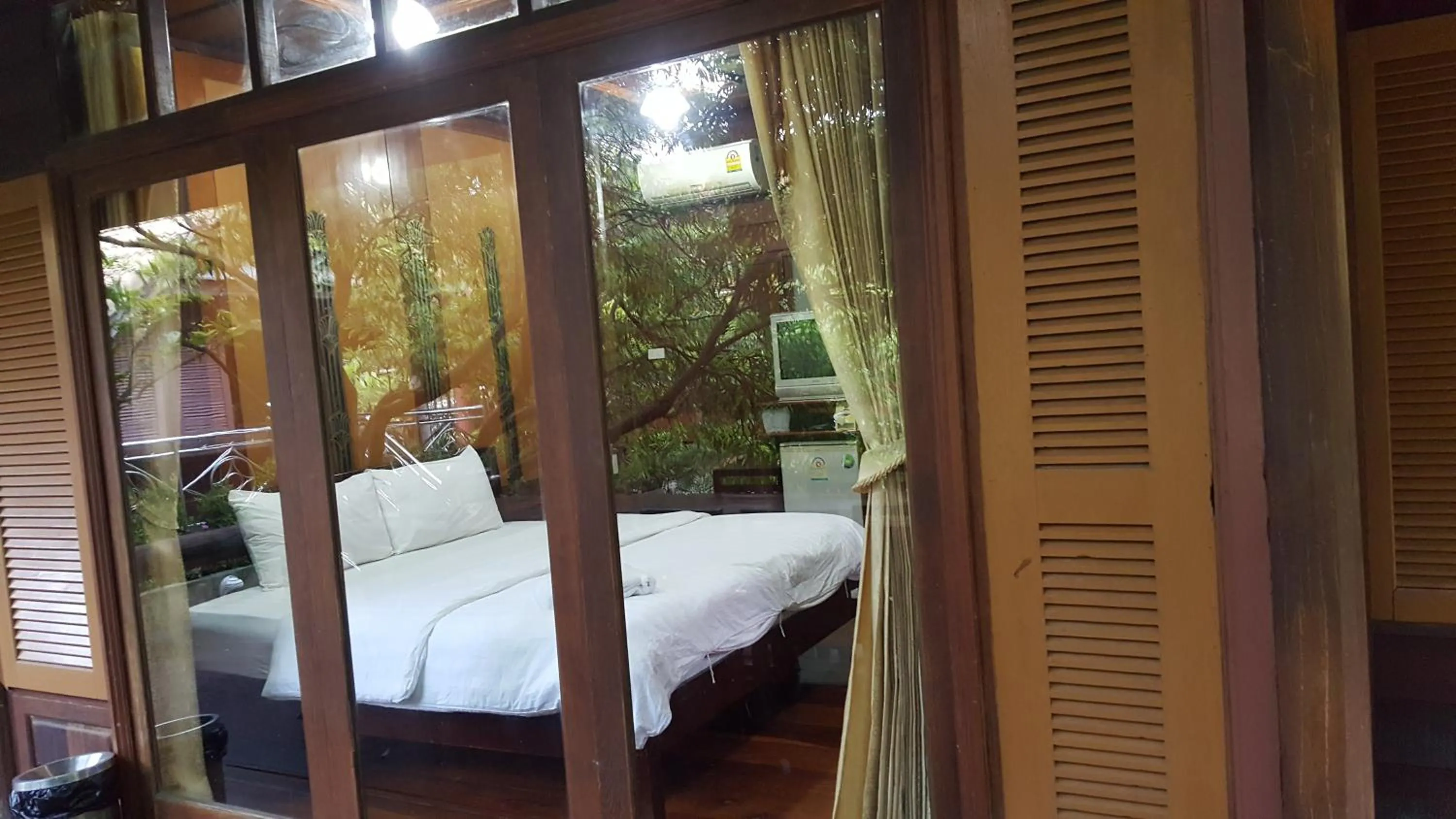 Two-Bedroom Cottage in Ruean Mai Chai Khlong