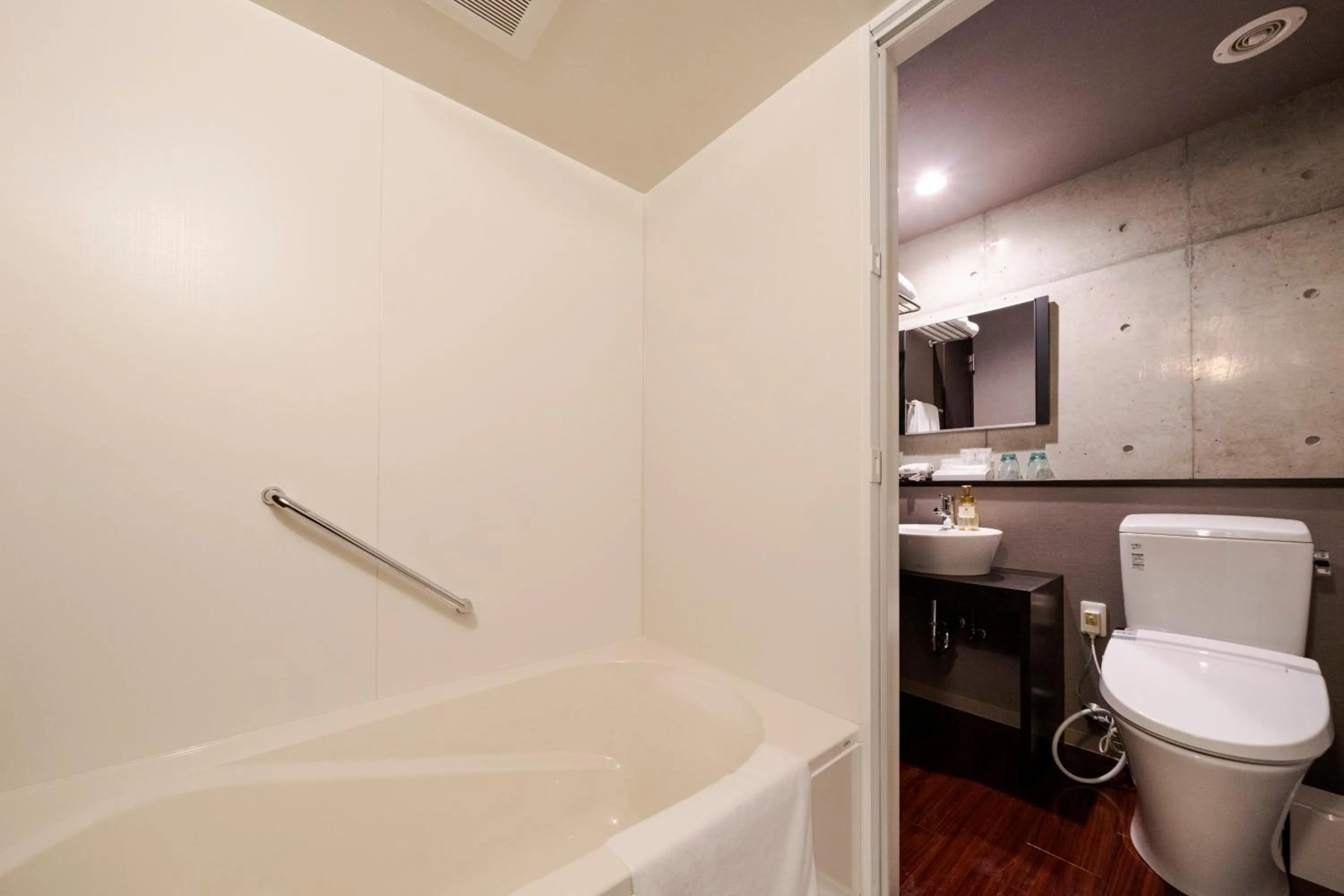 Shower in NAHA-WEST INN