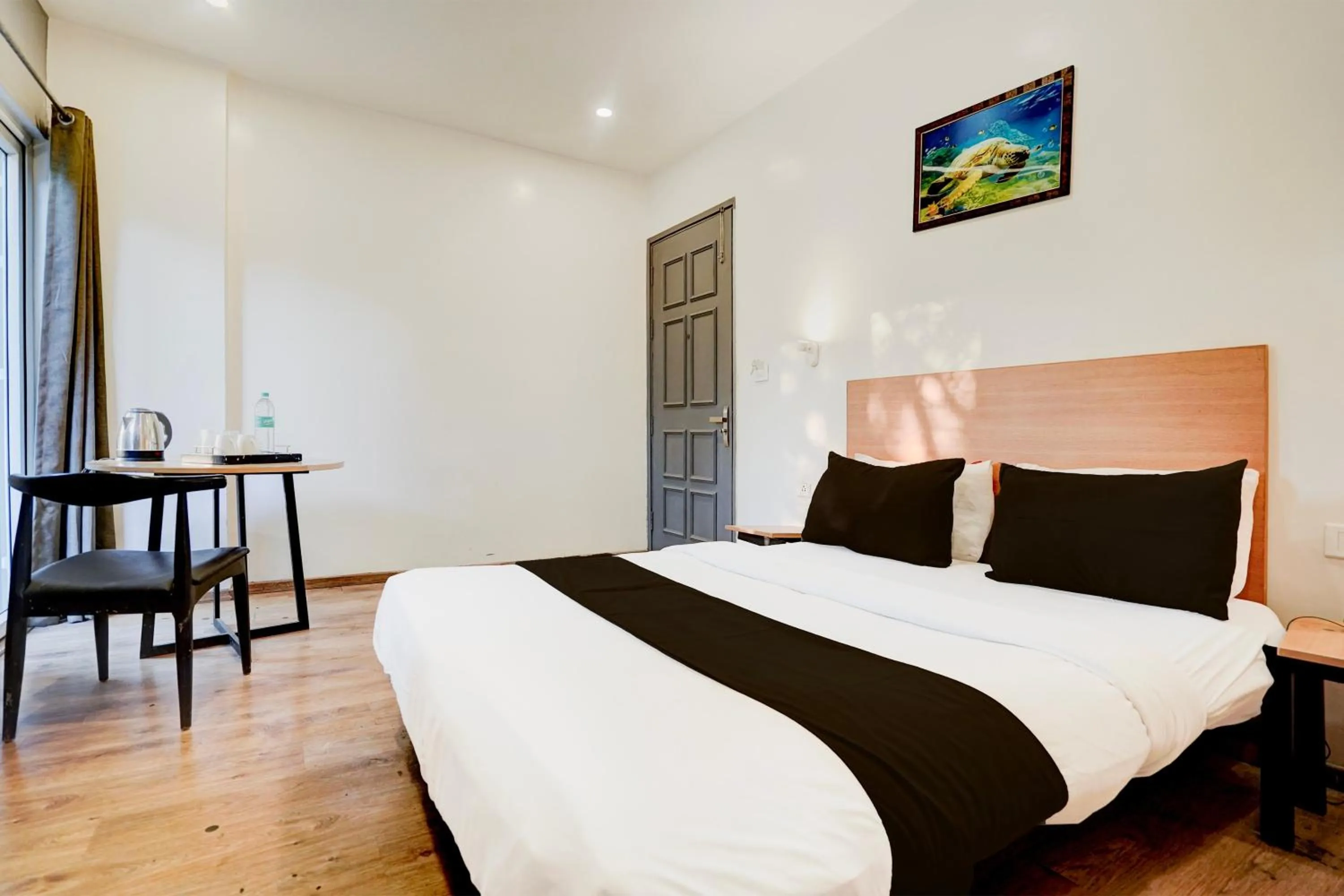 Bedroom in Super Hotel O Britania Chowk