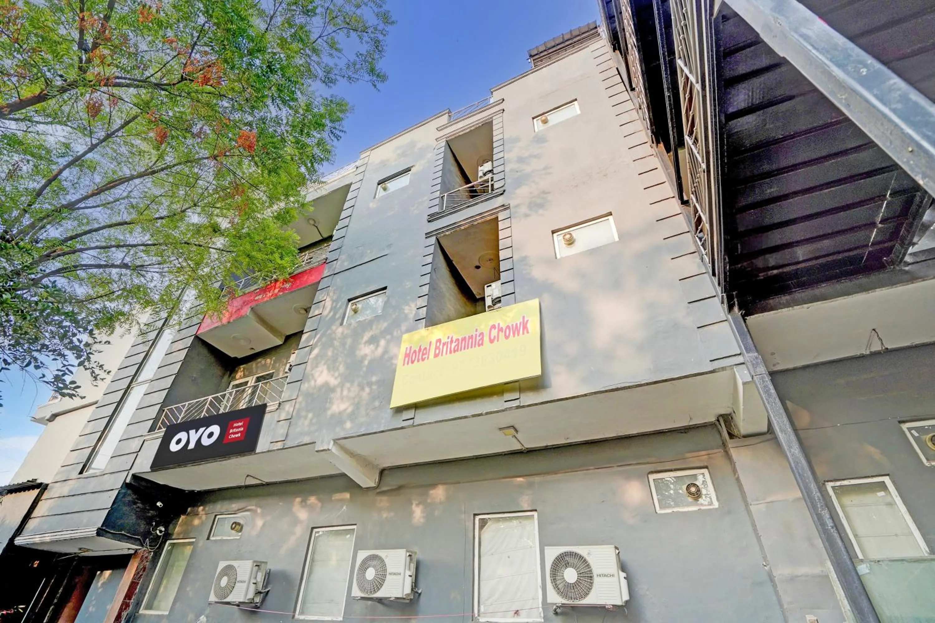 Property building in Super Hotel O Britania Chowk
