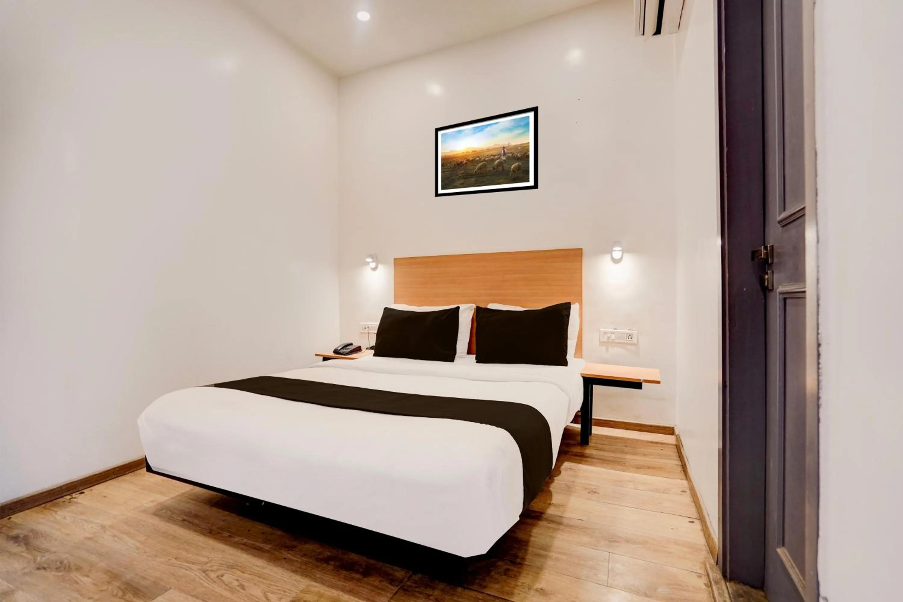 Bedroom in Super Hotel O Britania Chowk