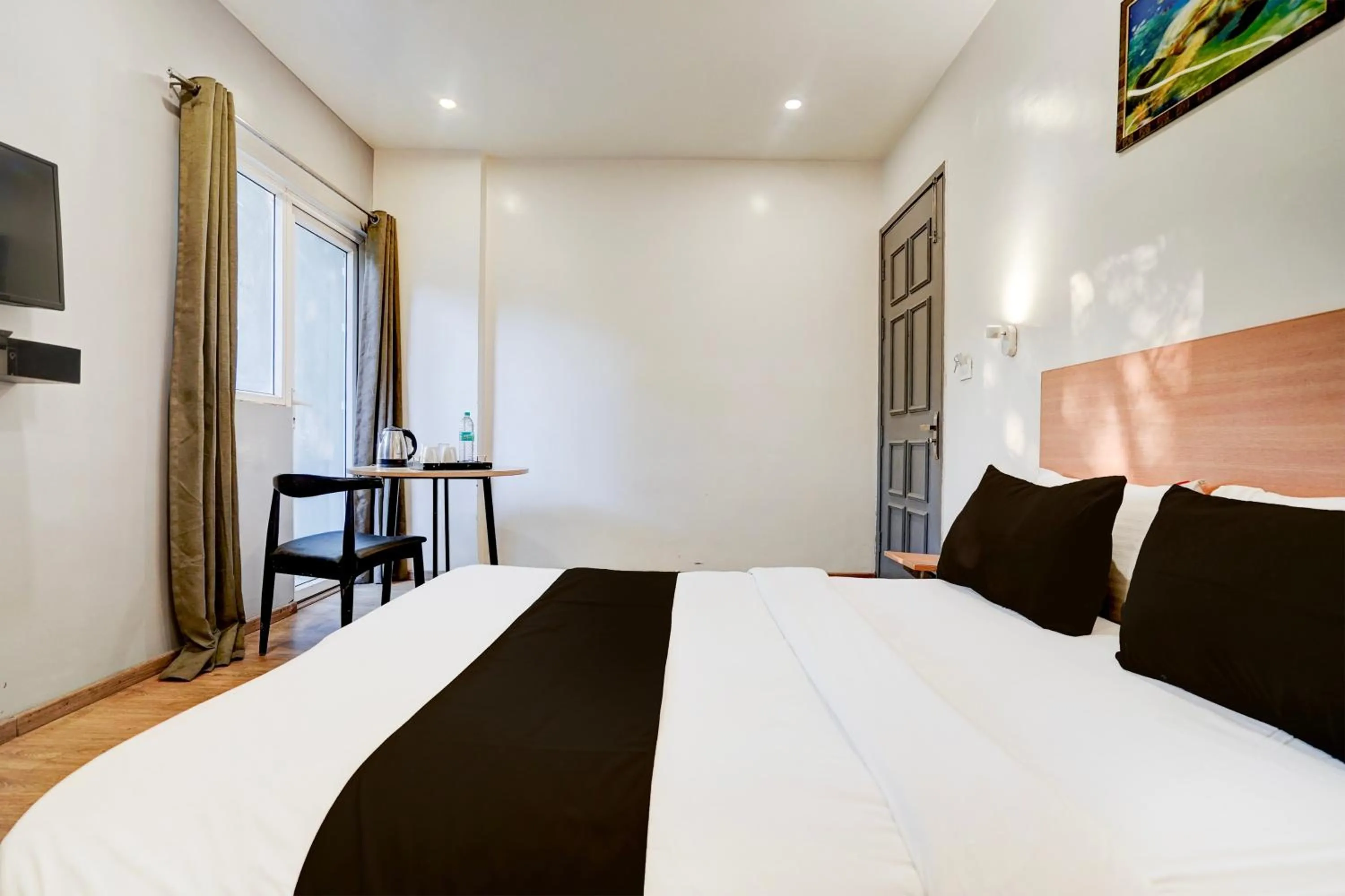 Bedroom in Super Hotel O Britania Chowk