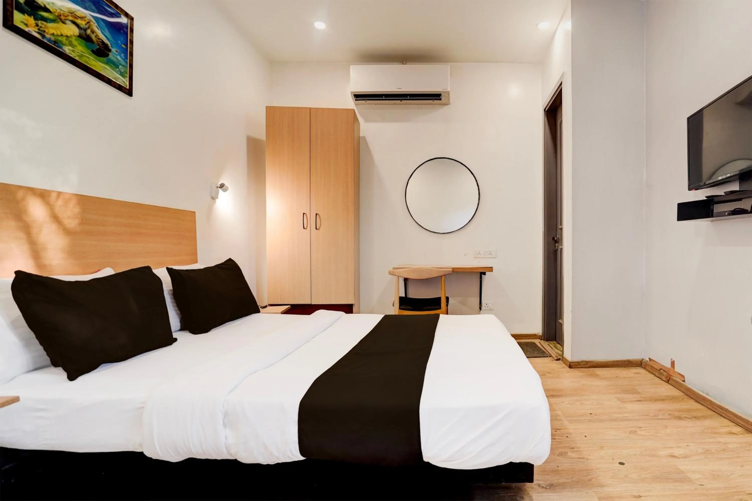 Bedroom in Super Hotel O Britania Chowk