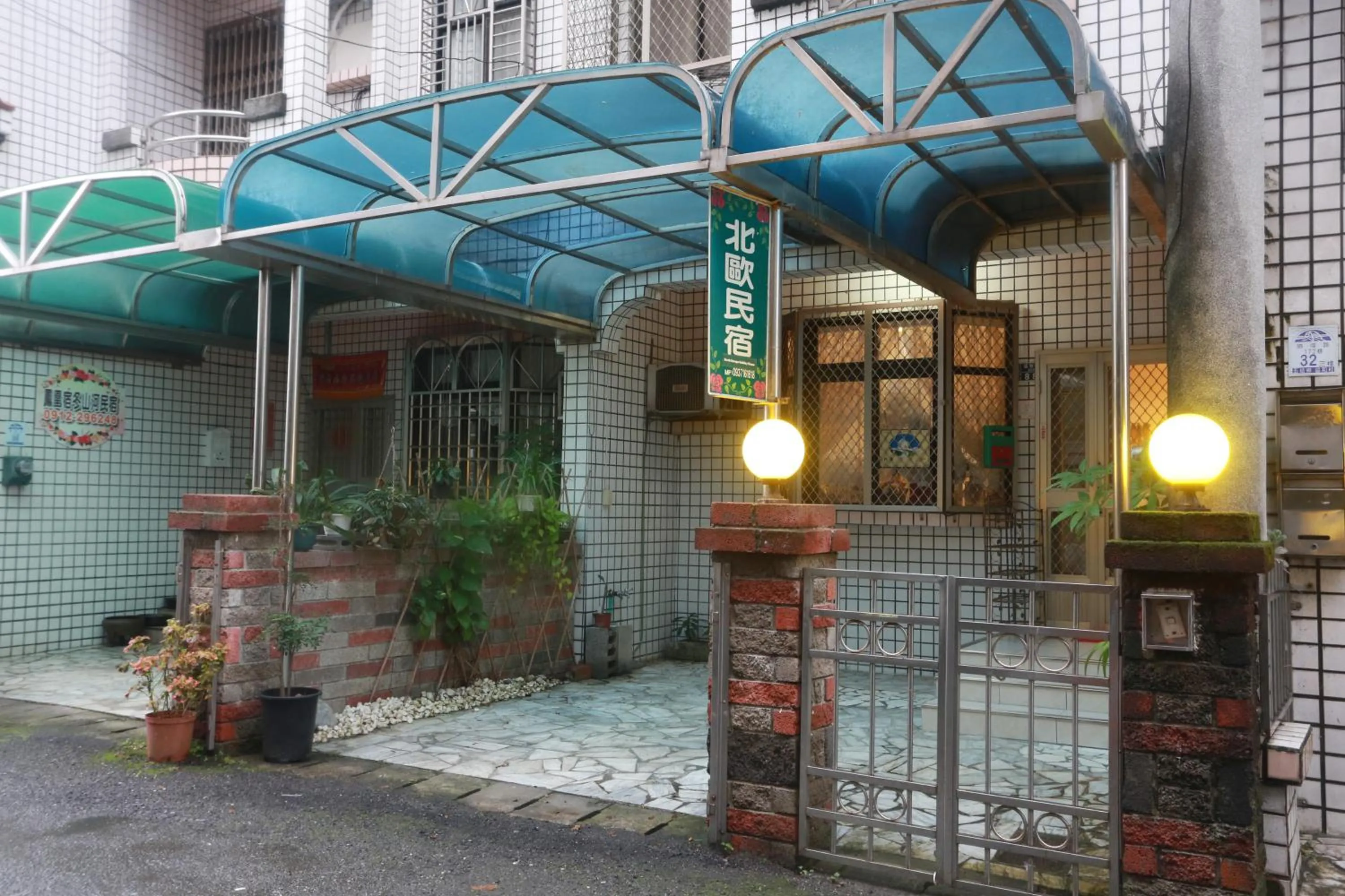 Facade/entrance in North B&B