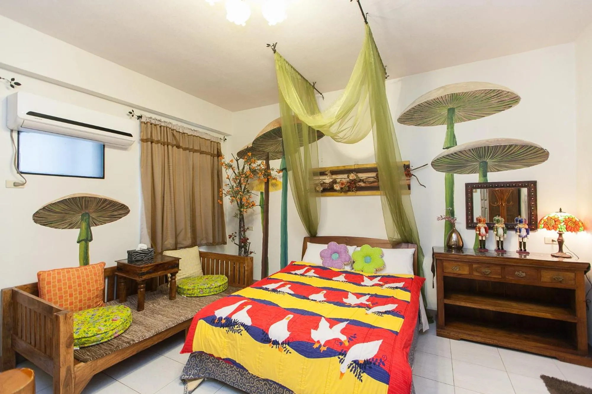 Photo of the whole room, Bed in North B&B