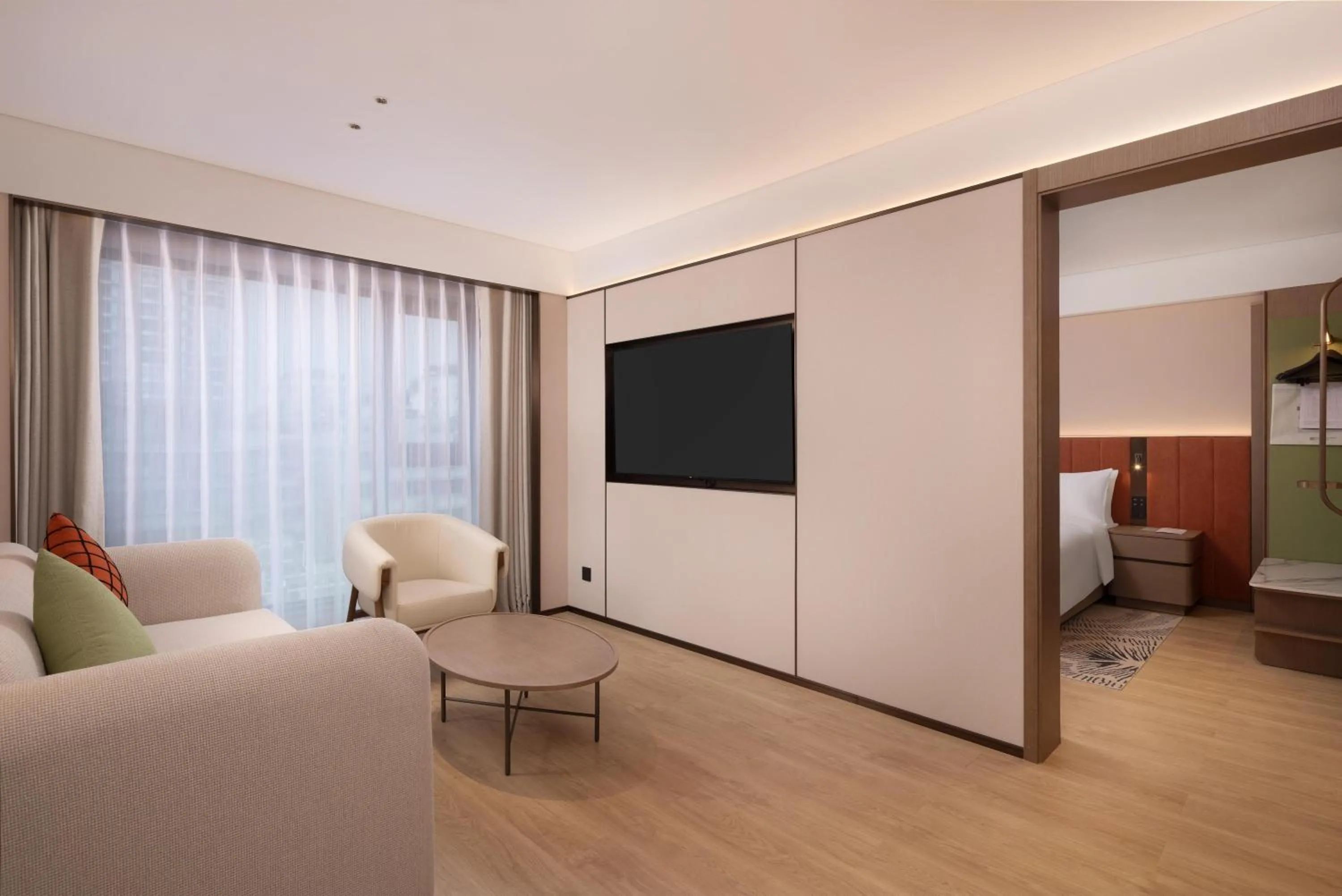 Deluxe King Suite with Bath Tub in Hilton Garden Inn Chengdu Huaxi Wuhou Shrine
