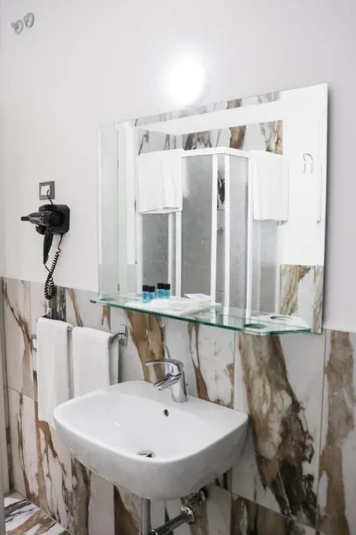 Standard Twin Room - single occupancy in Hotel Donatello Standard Twin Room - single occupancy in Hotel Donatello