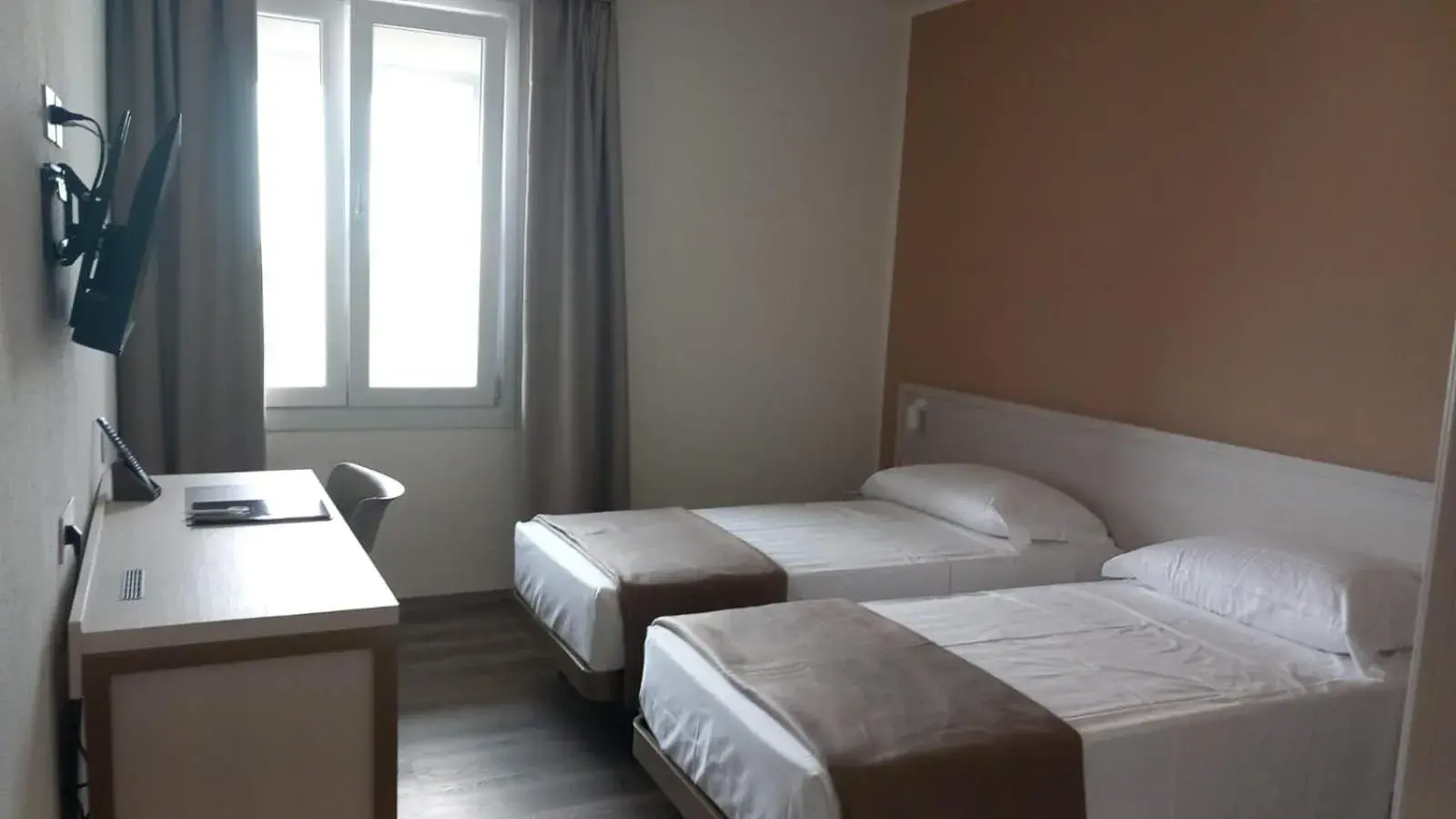 Twin Room - Disability Access in Hotel Donatello Twin Room - Disability Access in Hotel Donatello