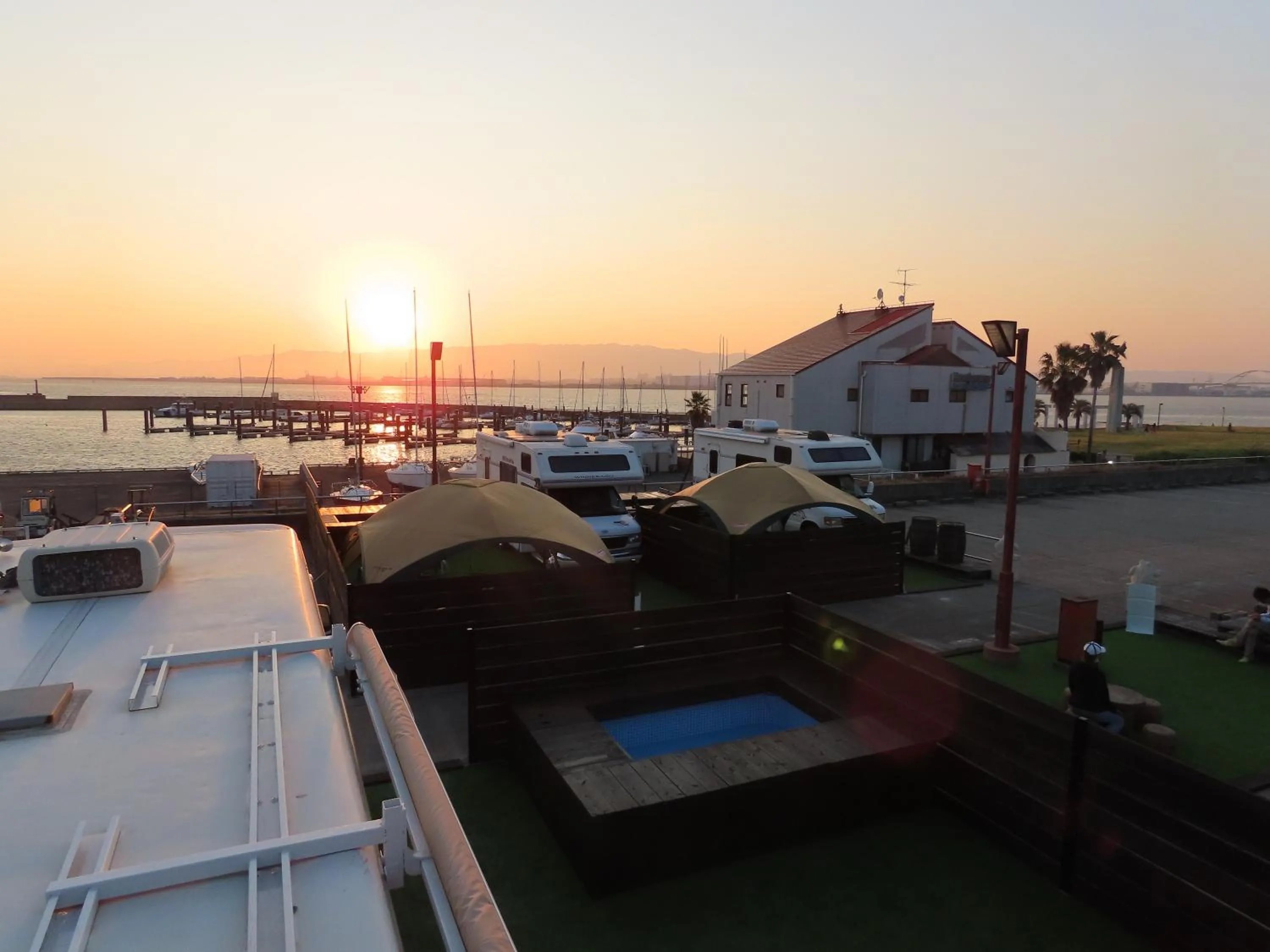 Area and facilities in Osaka Hokko Marina HULL