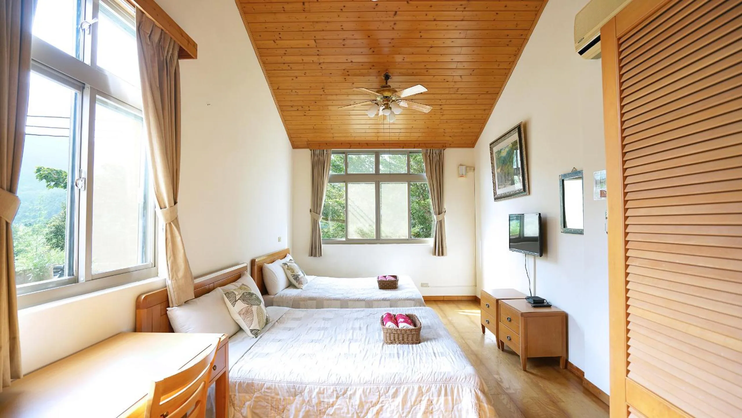 Bedroom, Bed in Red Brick Villas