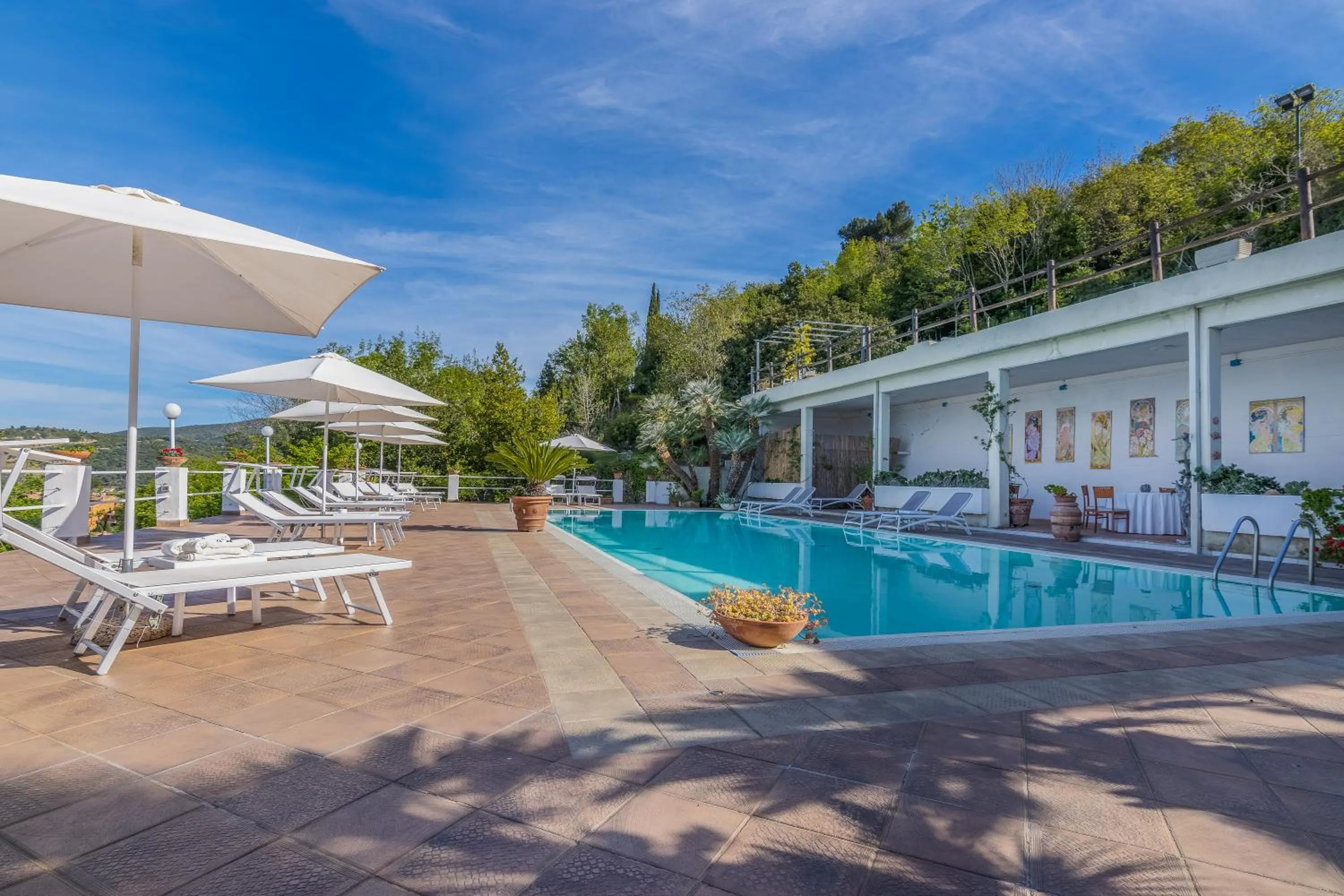 Swimming pool in Hotel Vittoria