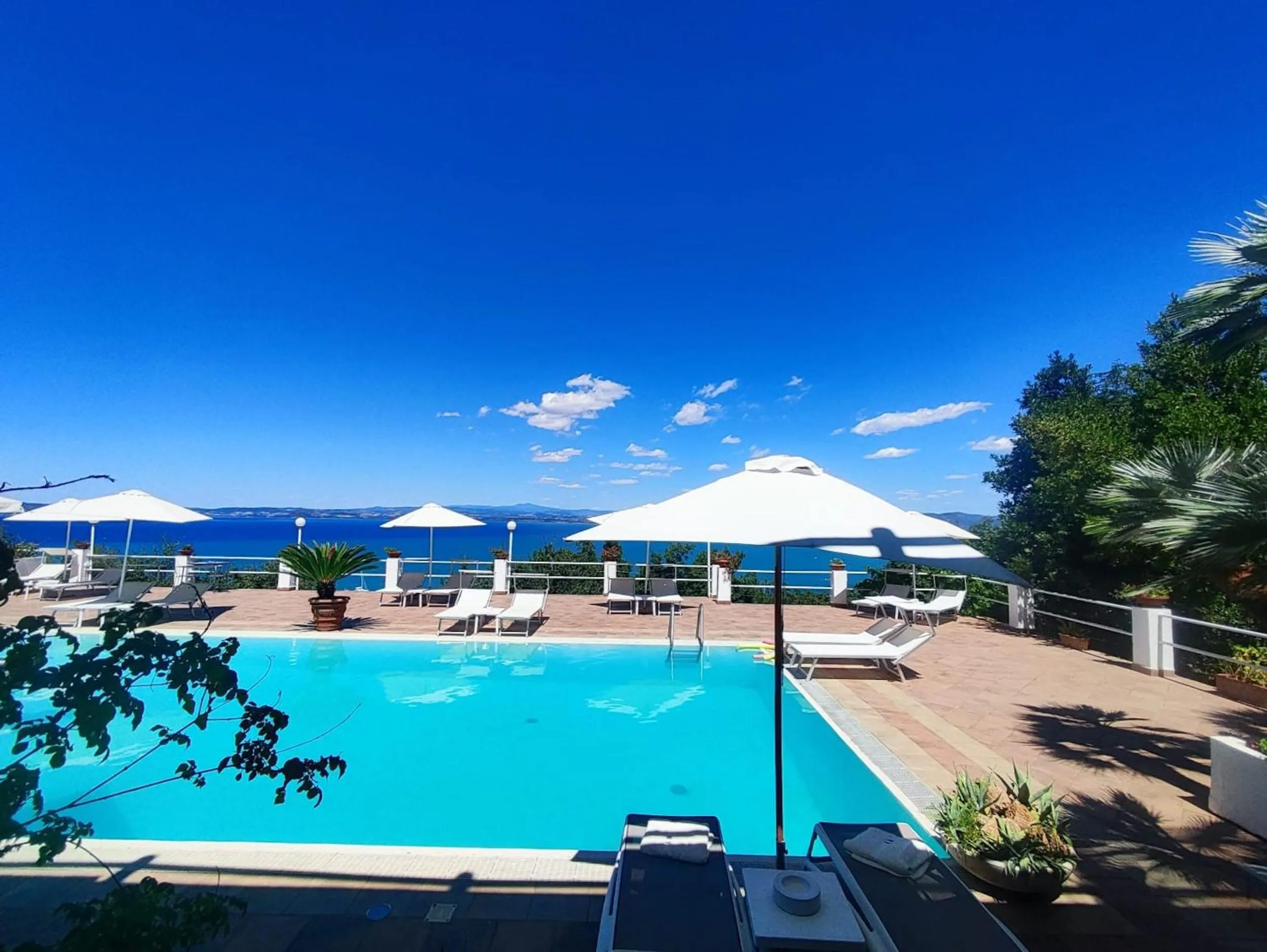 Swimming pool in Hotel Vittoria