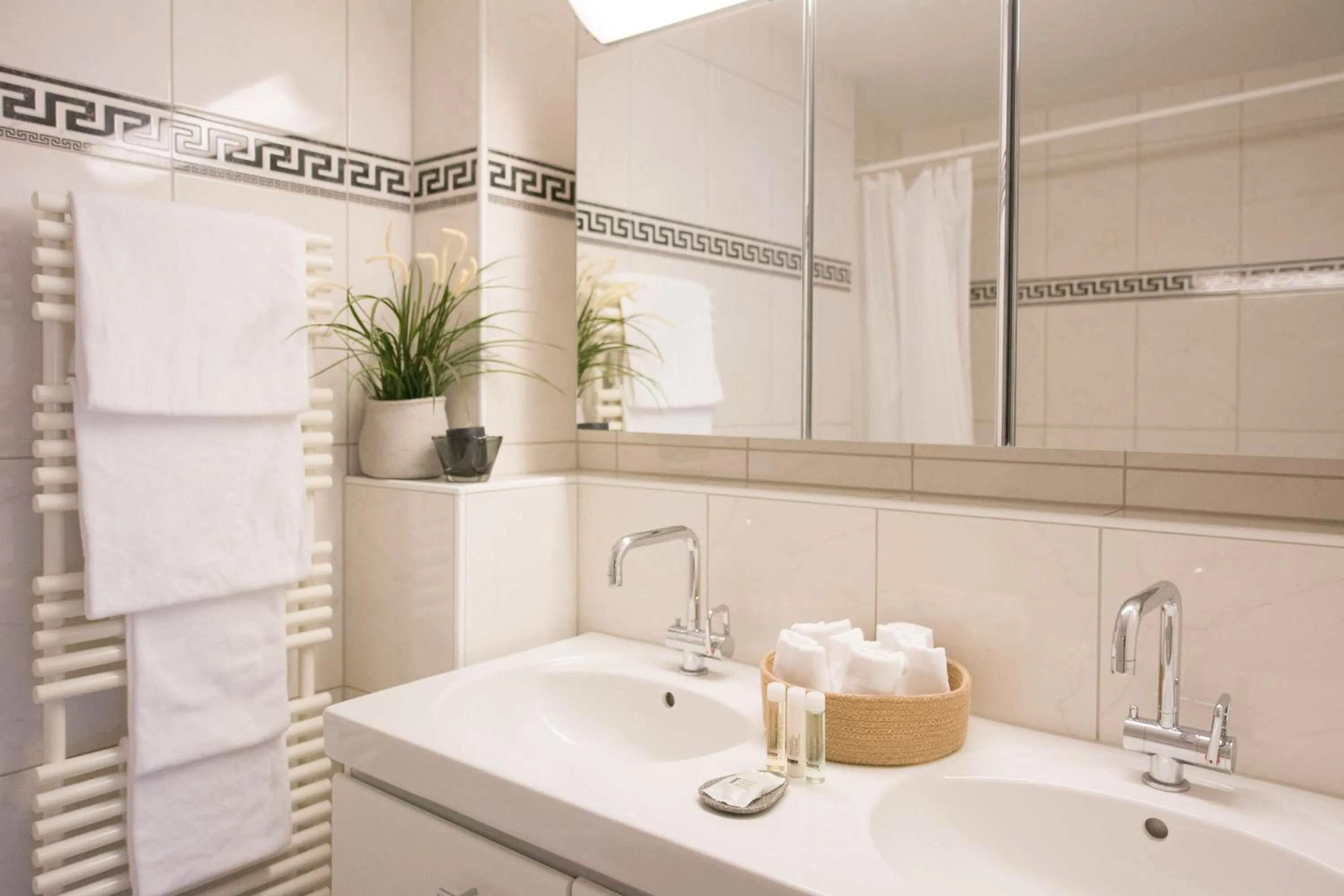 Bathroom in Top city center location by Airhome