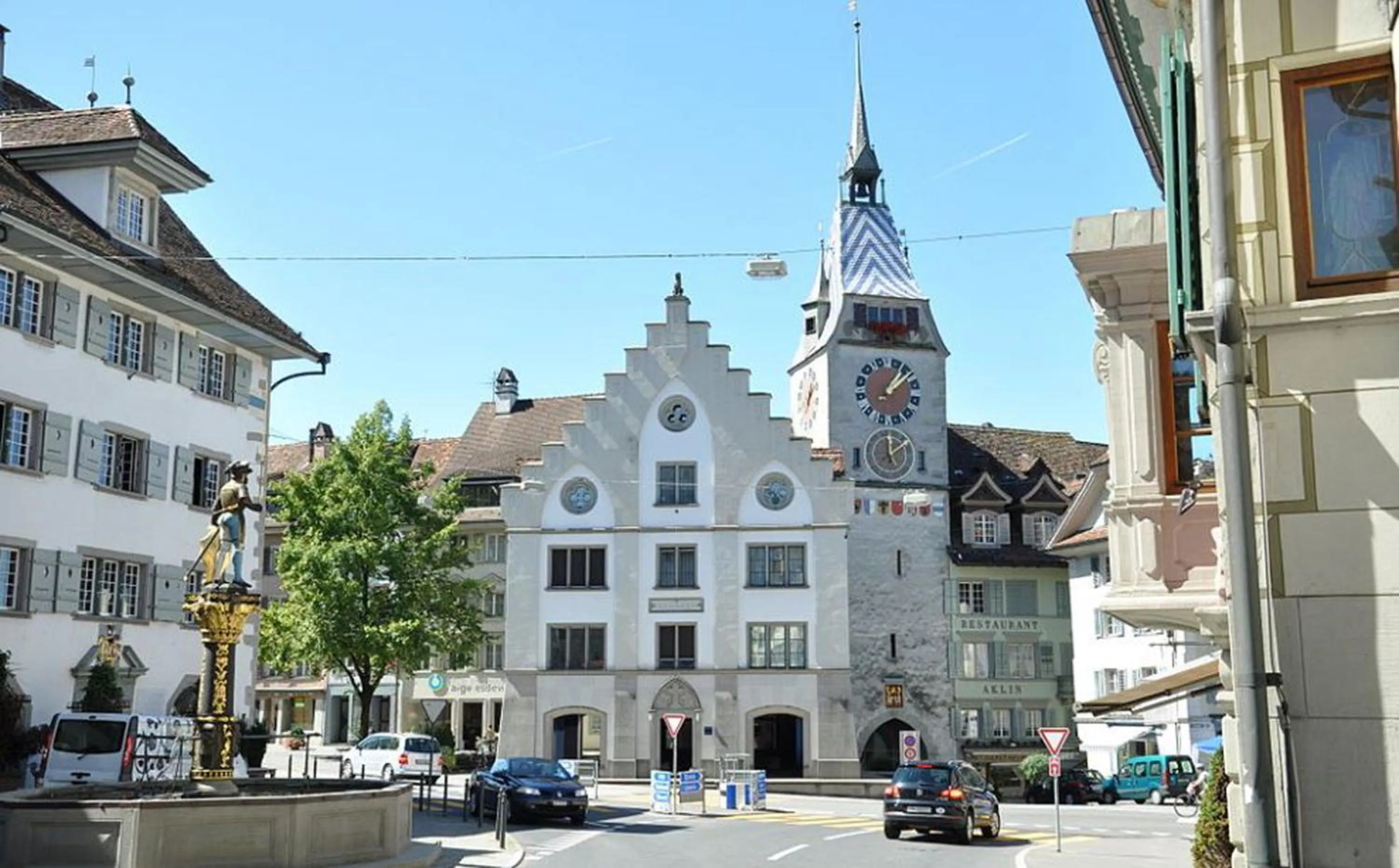 Nearby landmark in Top city center location by Airhome