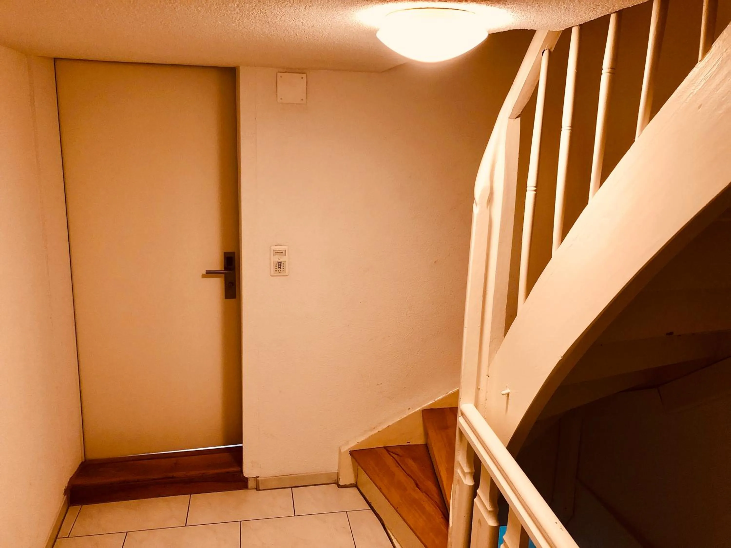 Facade/entrance in Top city center location by Airhome