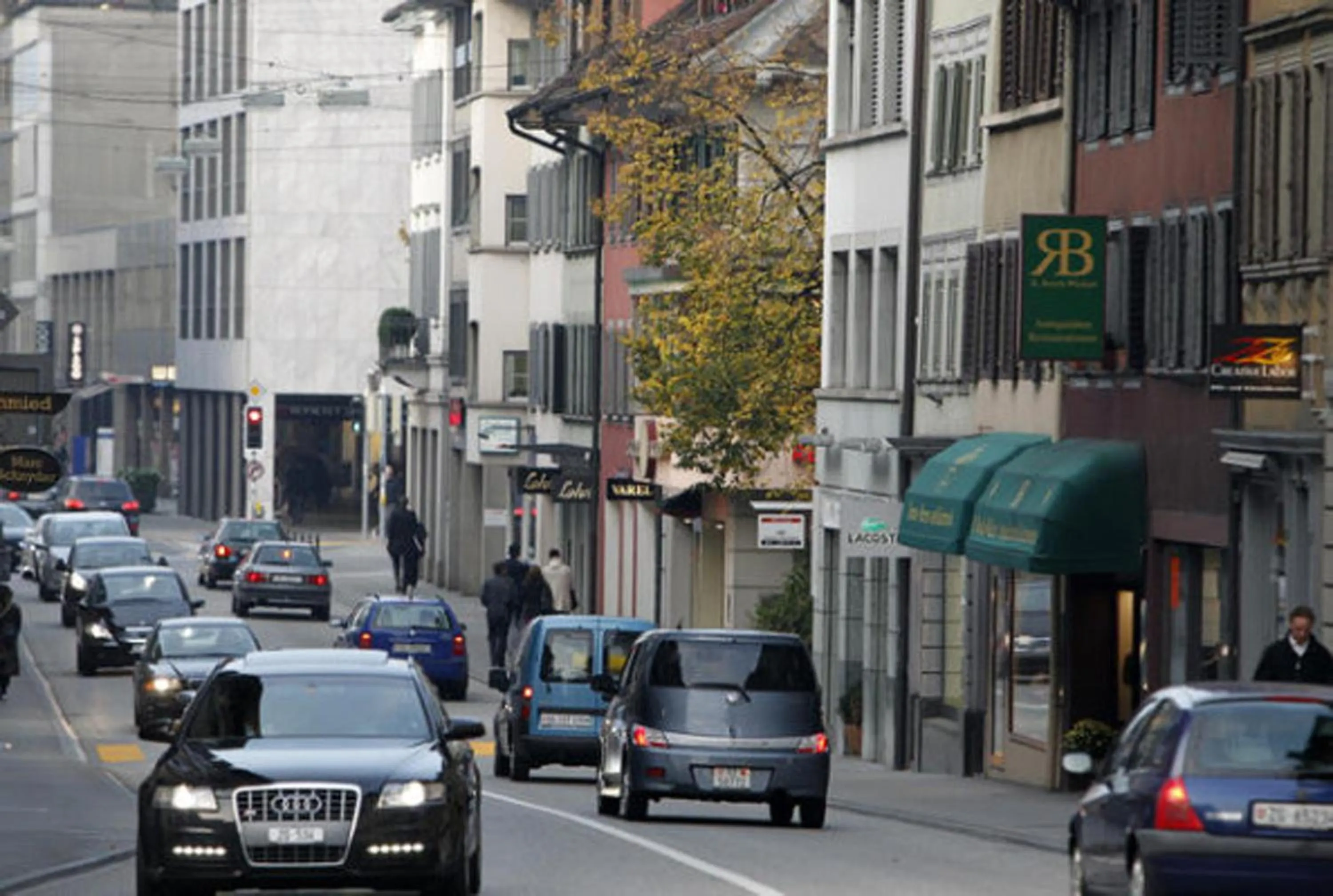 Facade/entrance in Top city center location by Airhome