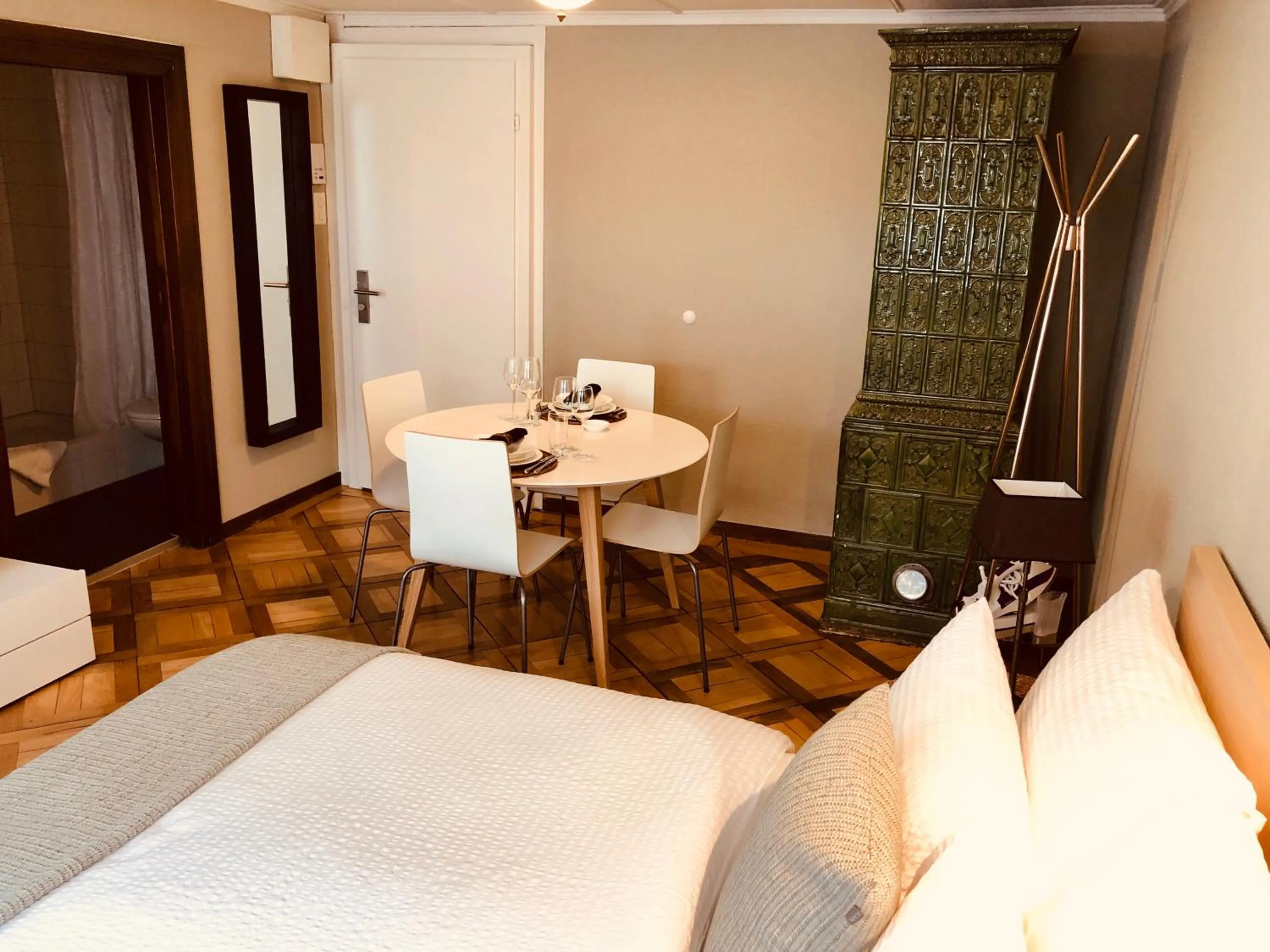 Dining area, Bed in Top city center location by Airhome