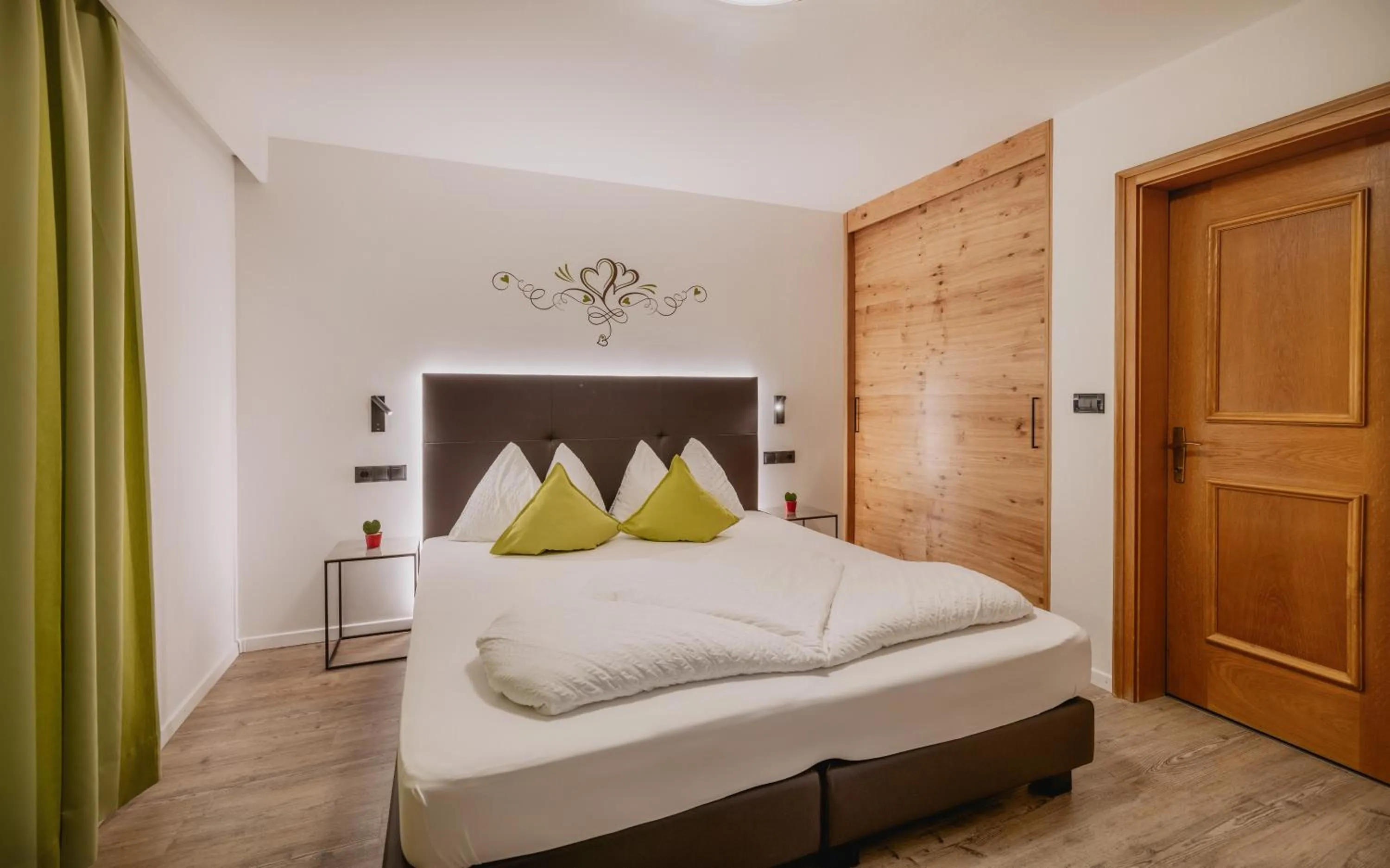 Photo of the whole room, Bed in Pension Florian