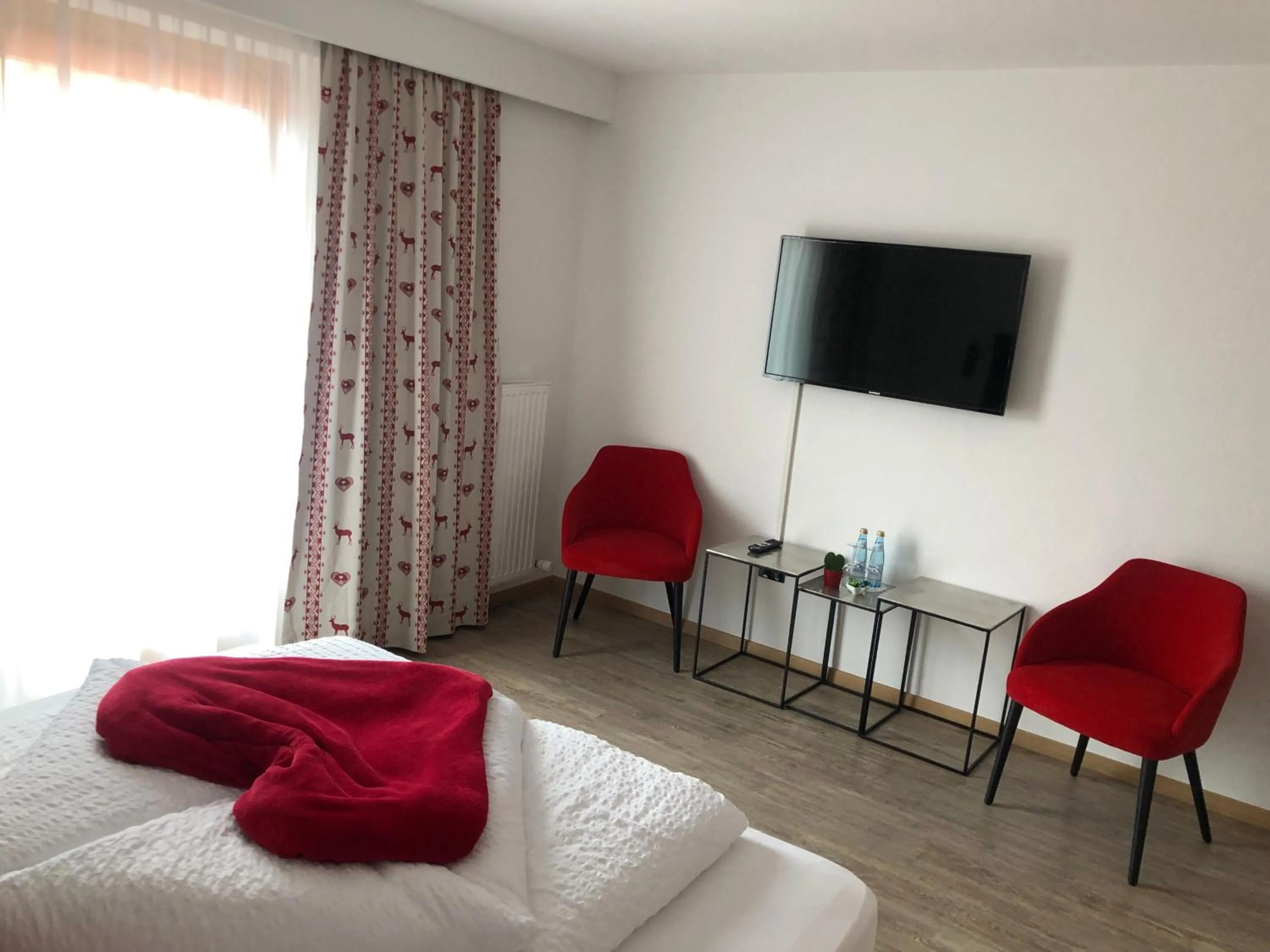 Seating area, Bed in Pension Florian